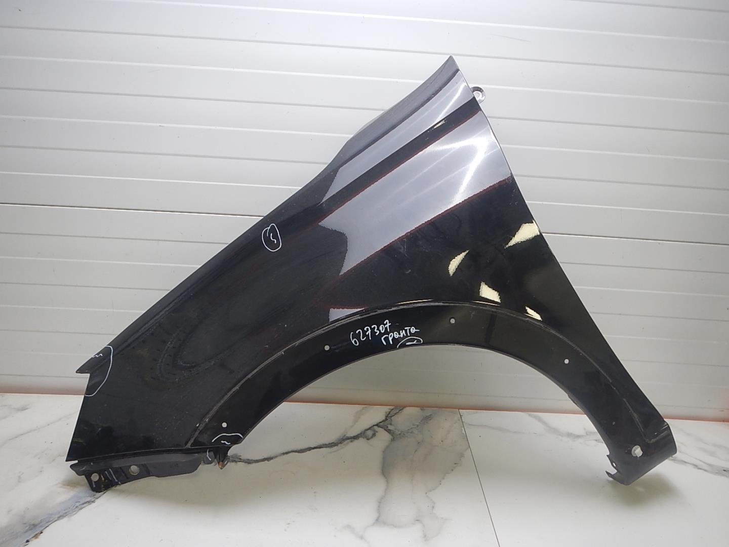 Крыло переднее левое