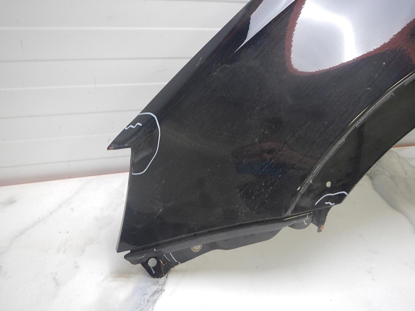 Крыло переднее левое