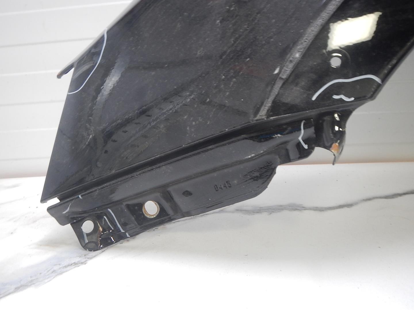 Крыло переднее левое