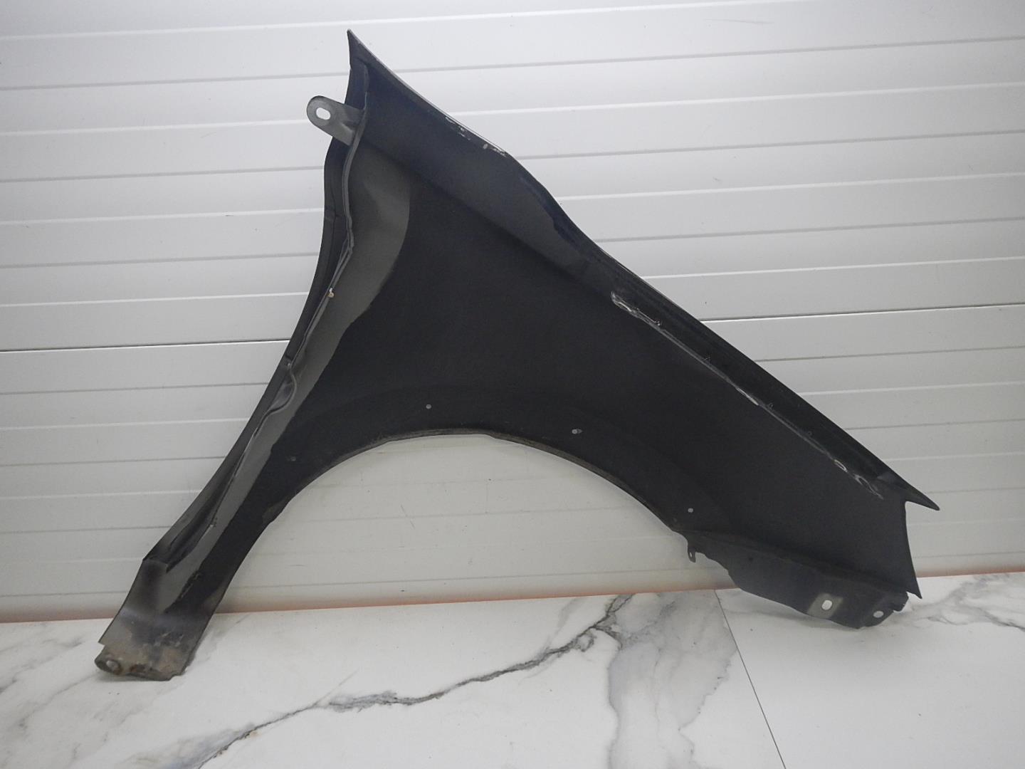 Крыло переднее левое