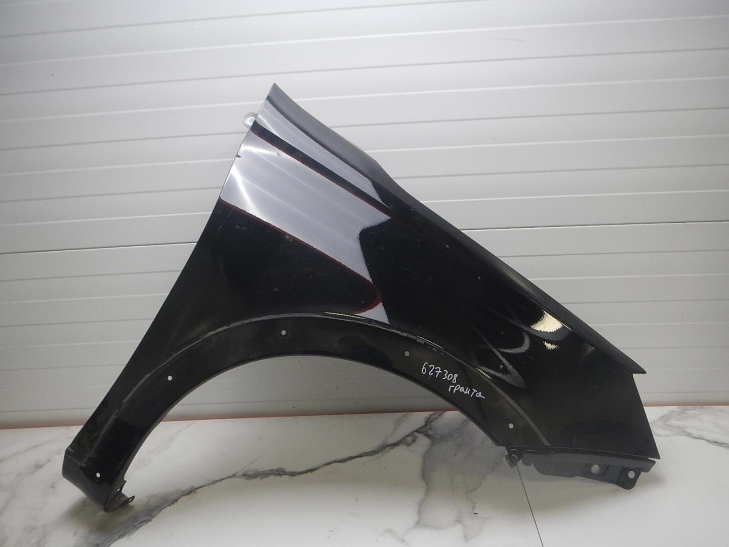 Крыло переднее правое