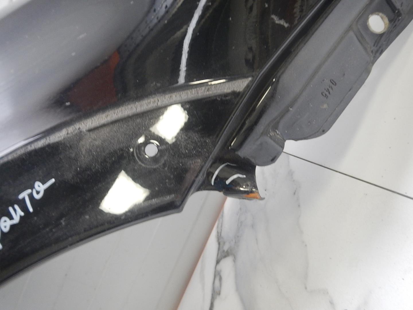 Крыло переднее правое