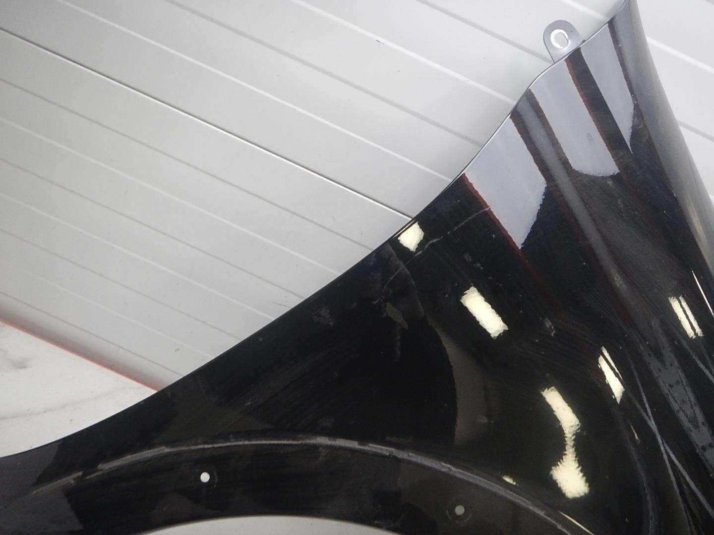 Крыло переднее правое