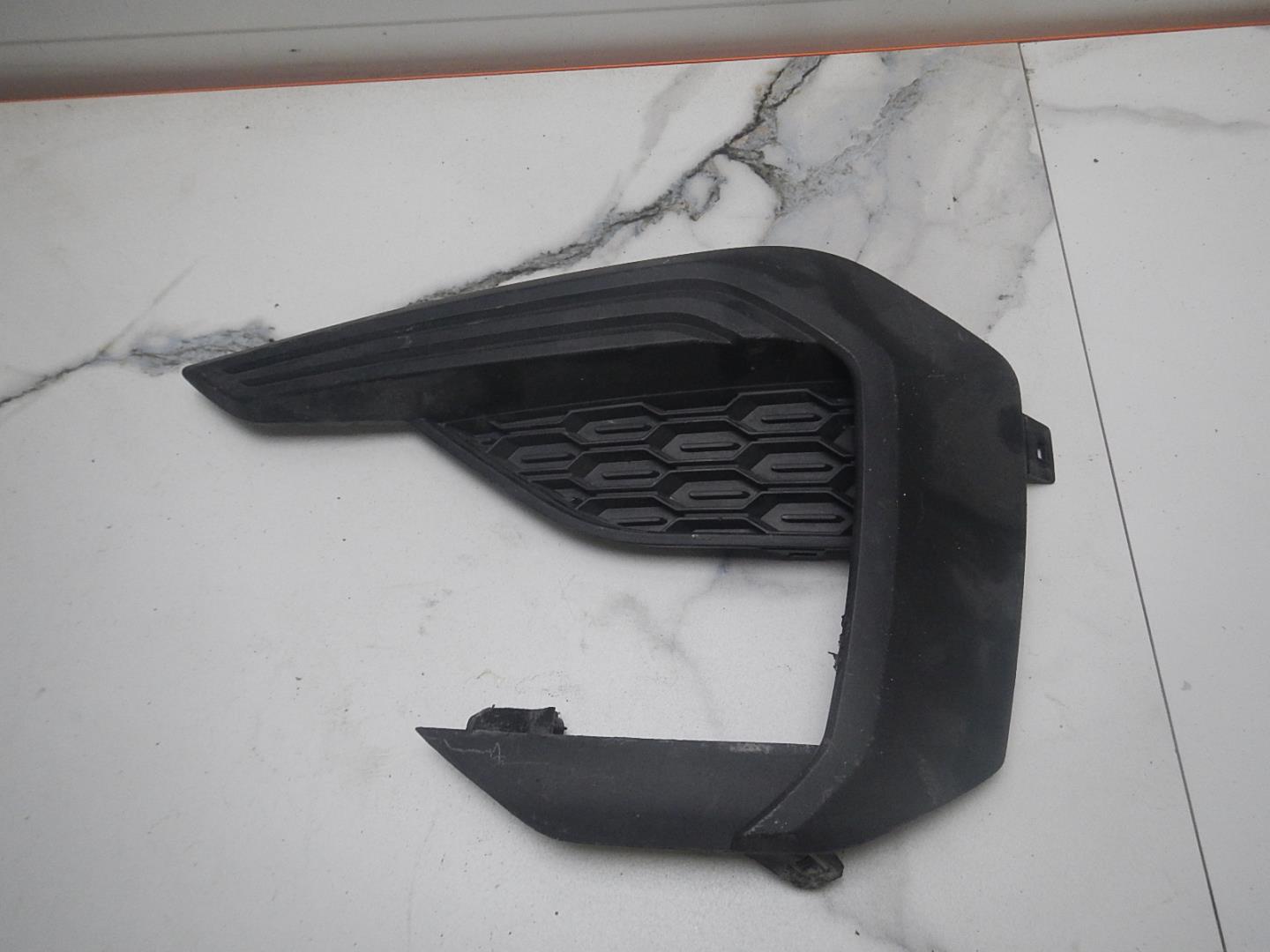 Решетка в бампер левая