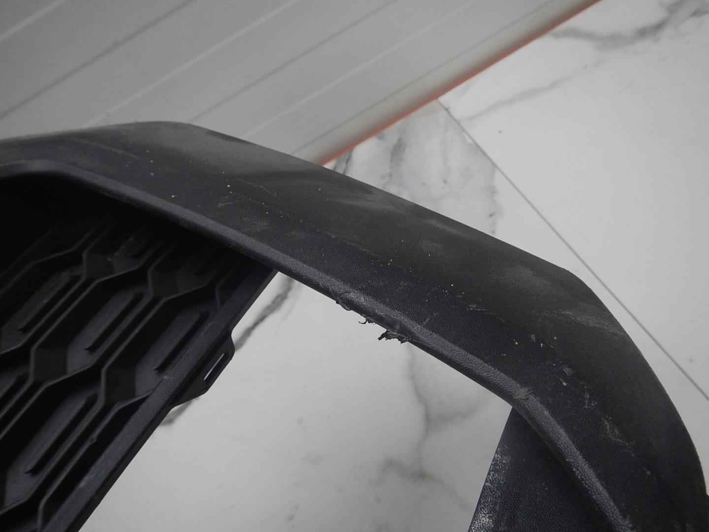 Решетка в бампер левая