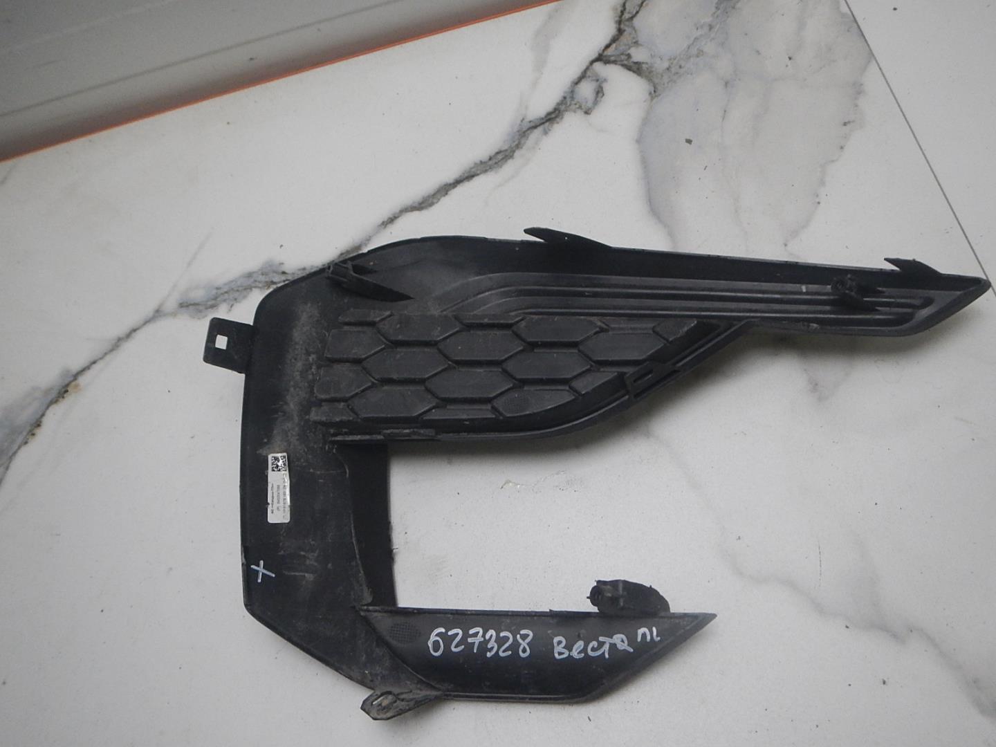 Решетка в бампер левая