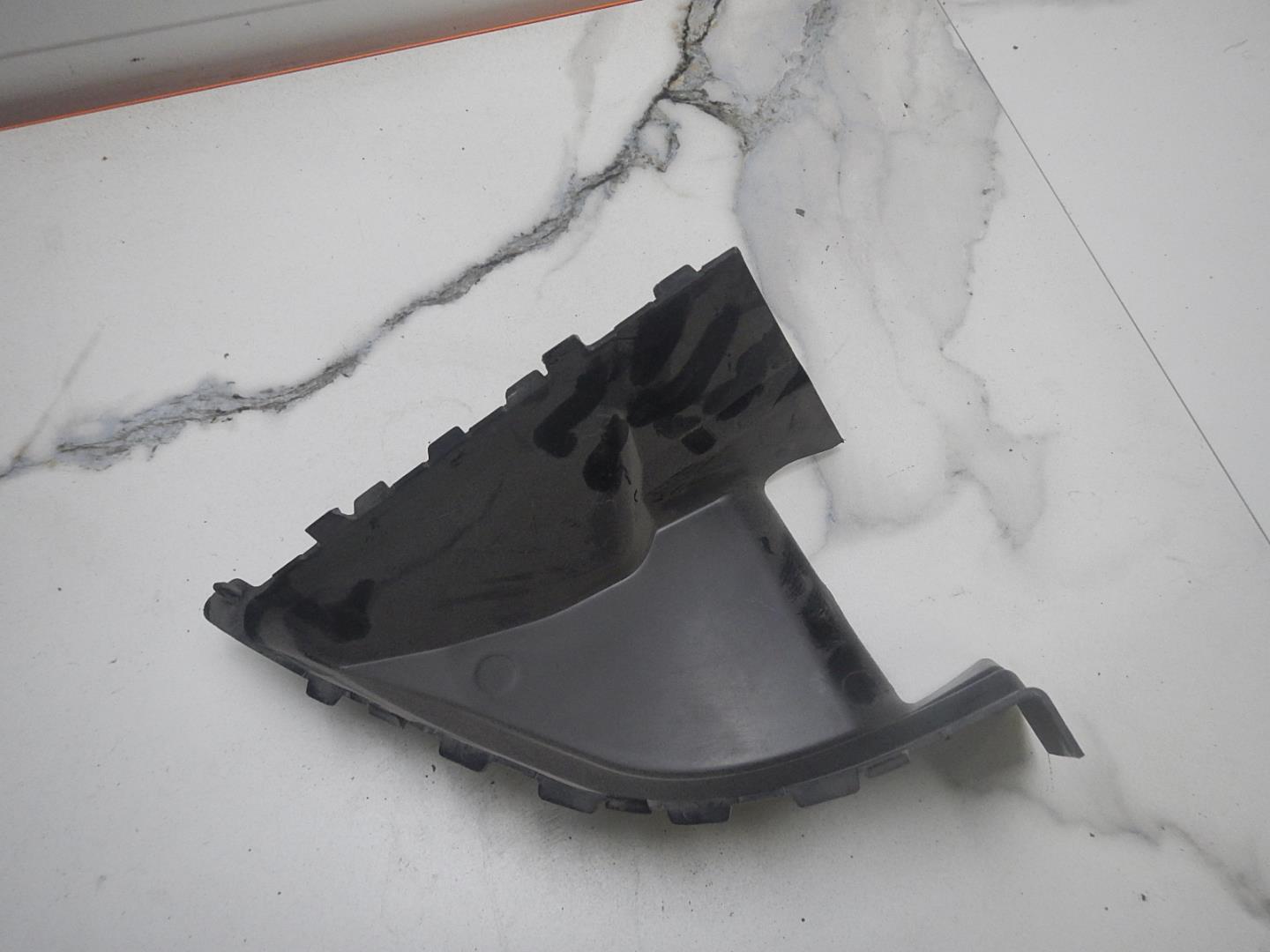 Воздуховод радиатора правый