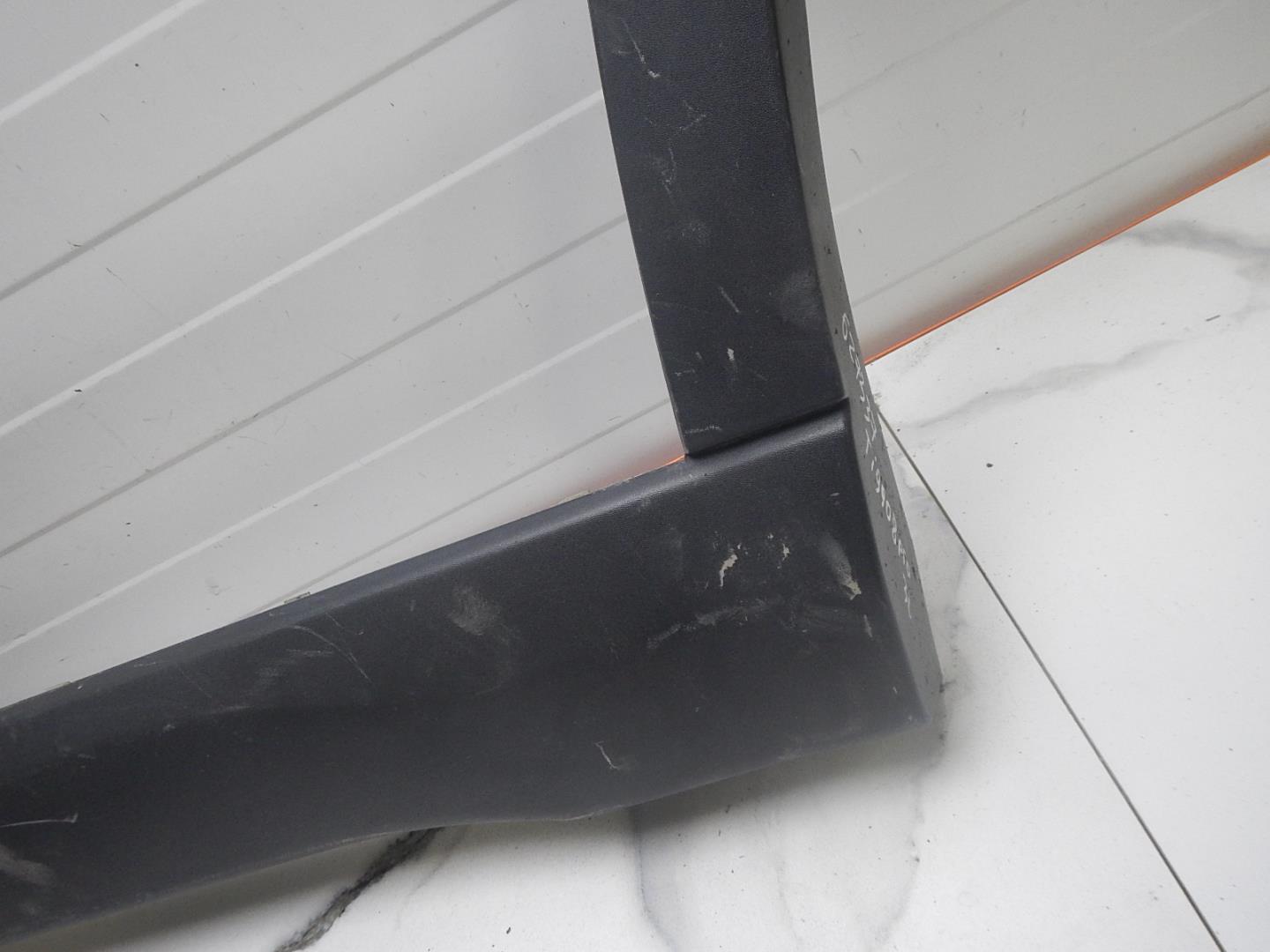 Молдинг задней левой двери