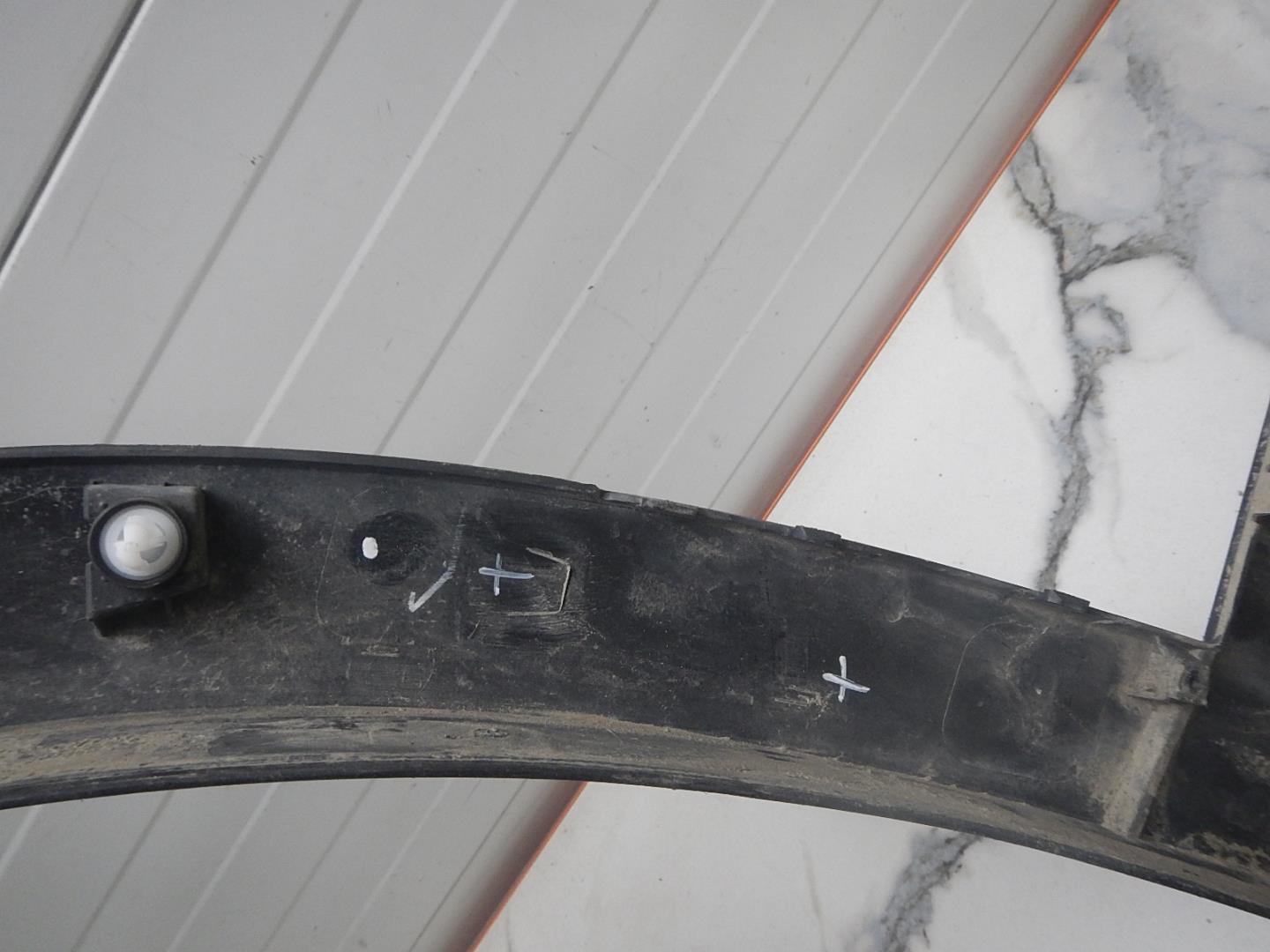 Молдинг задней левой двери