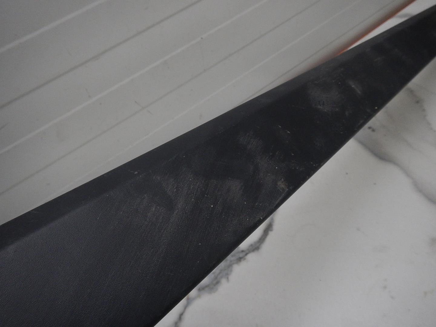 Молдинг передней правой двери