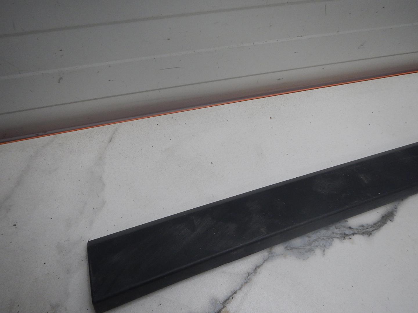 Молдинг передней правой двери