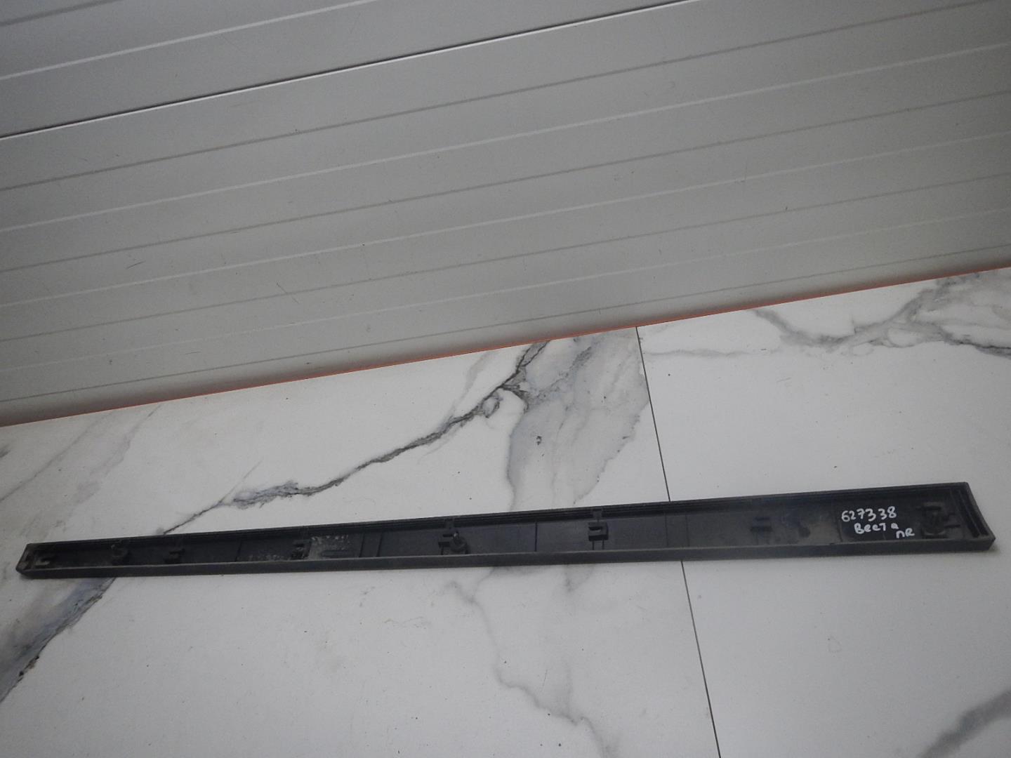 Молдинг передней правой двери