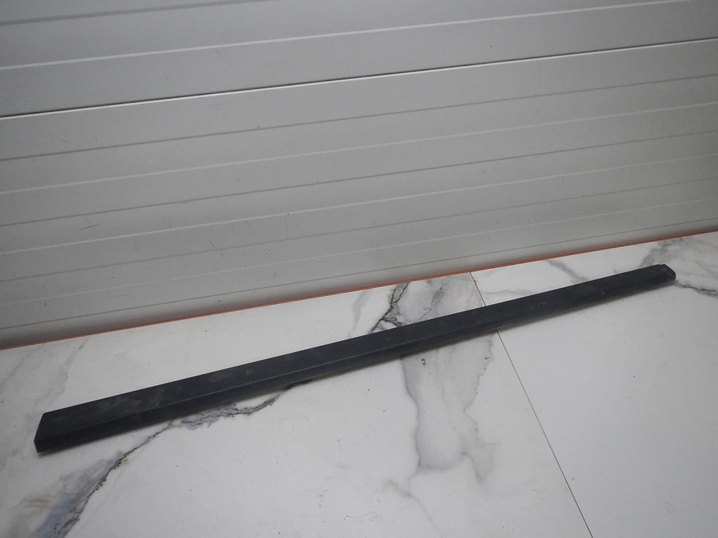 Молдинг передней правой двери