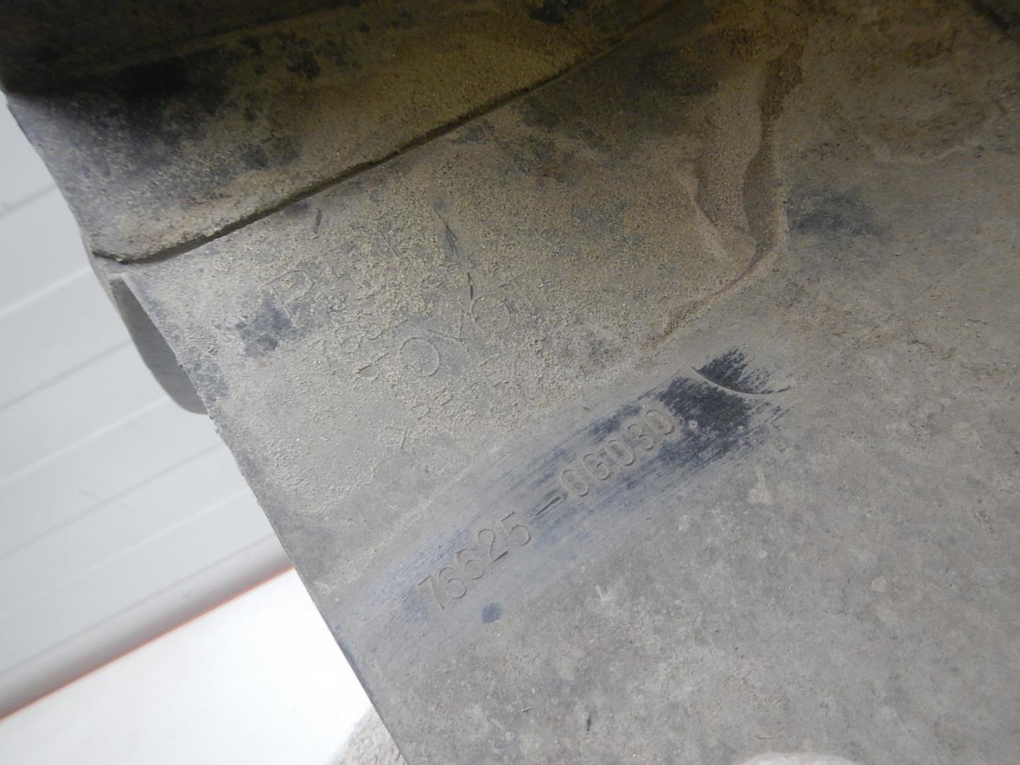 Брызговик задний правый