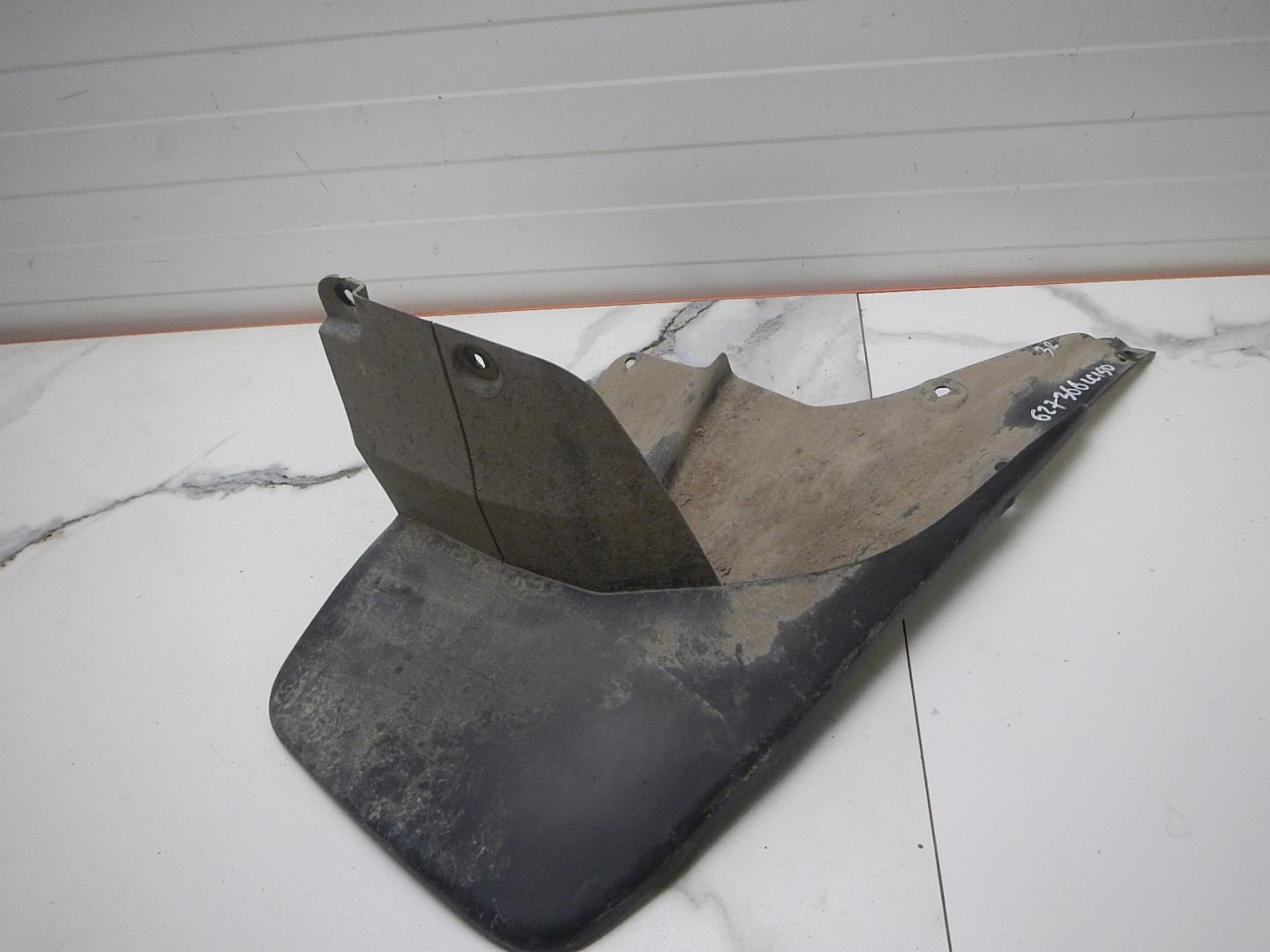 Брызговик задний правый