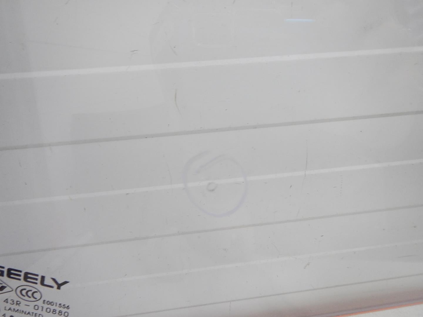 Стекло лобовое (ветровое)