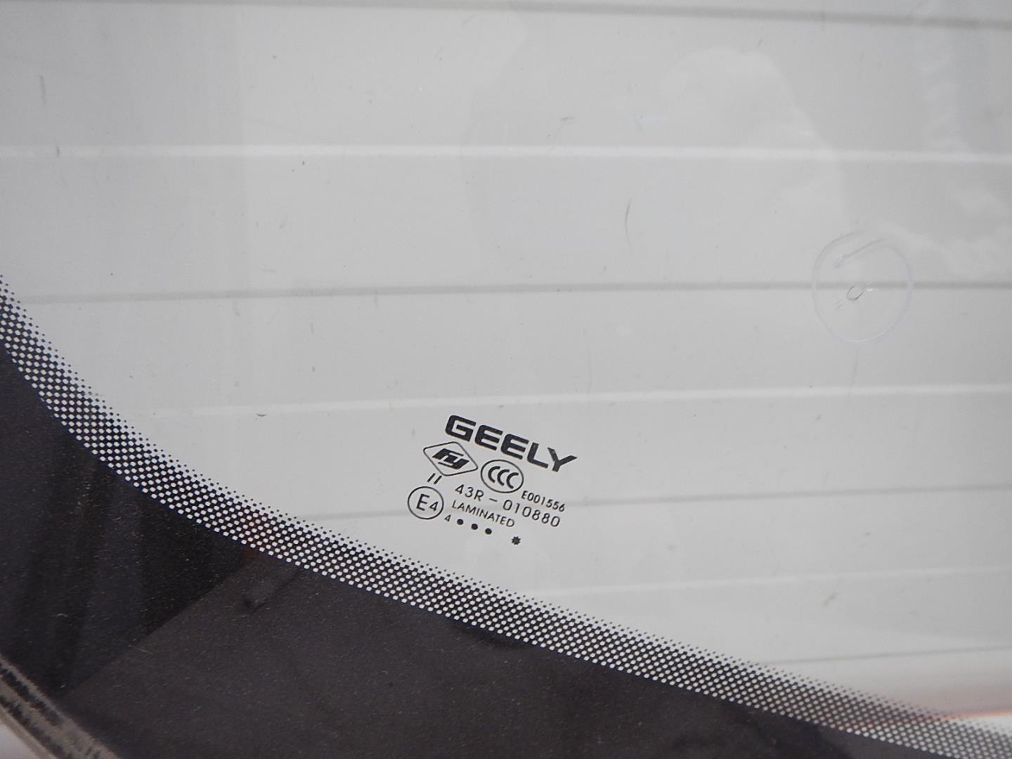 Стекло лобовое (ветровое)