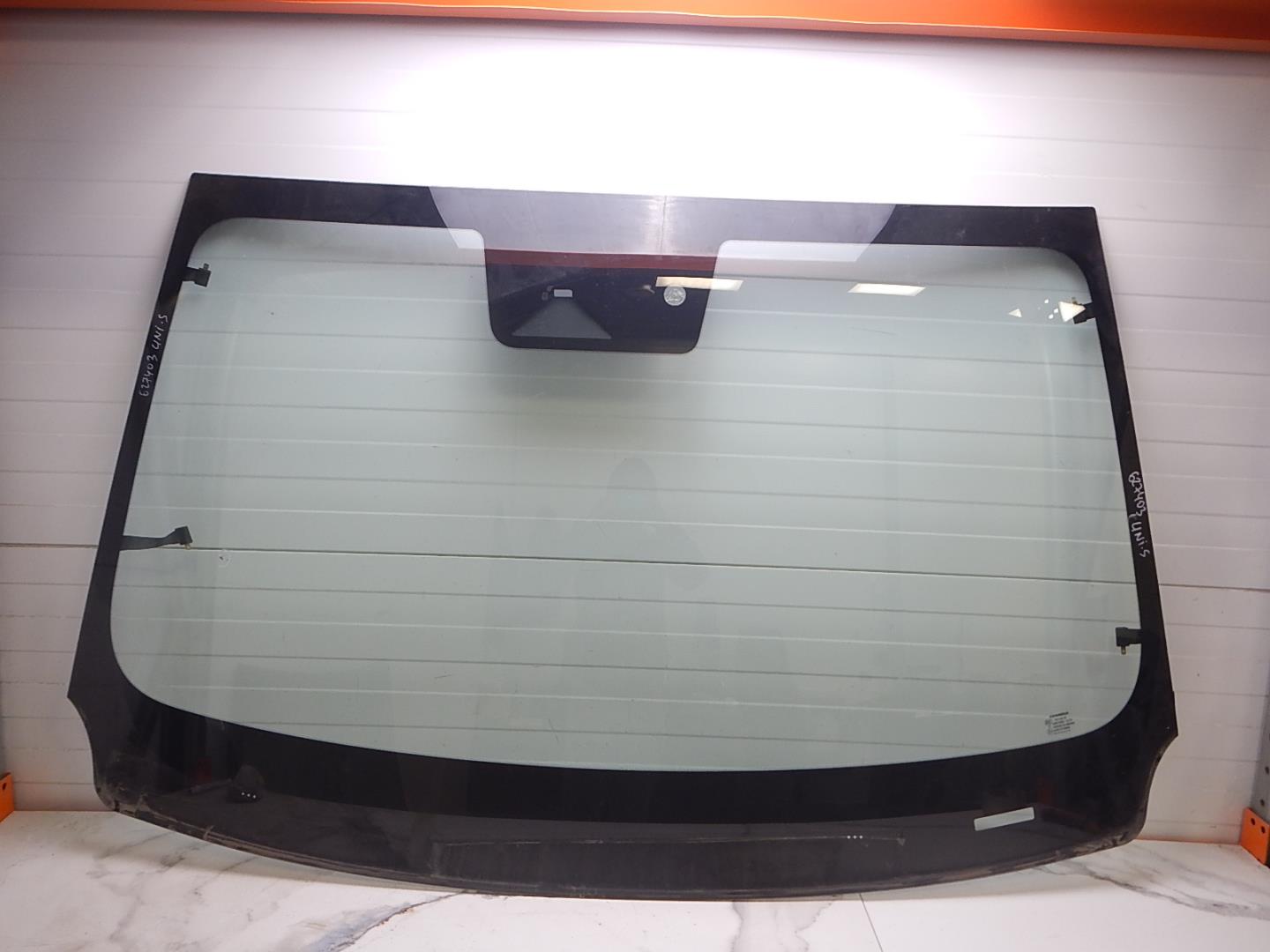 Стекло лобовое (ветровое)