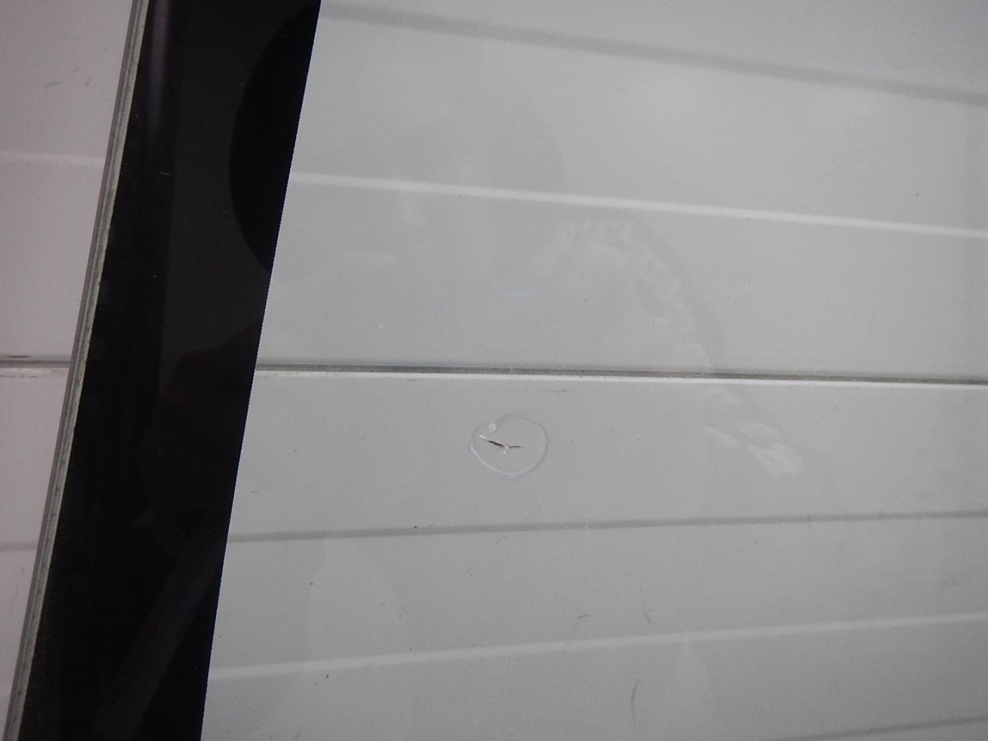 Стекло лобовое (ветровое)