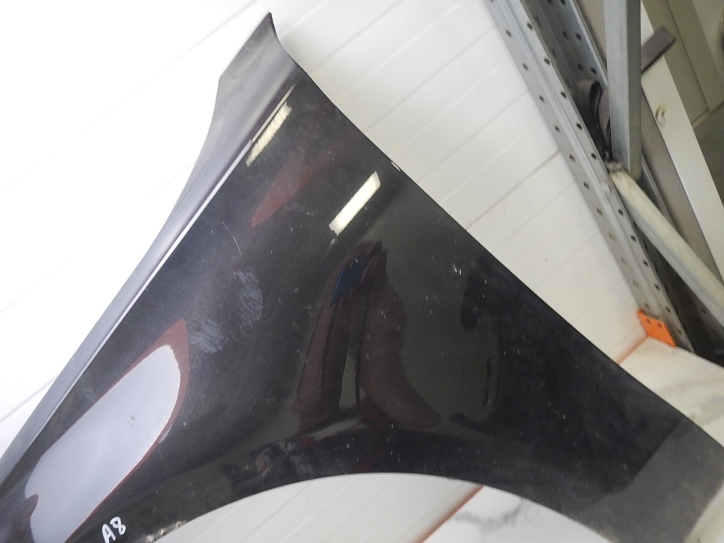 Крыло переднее левое