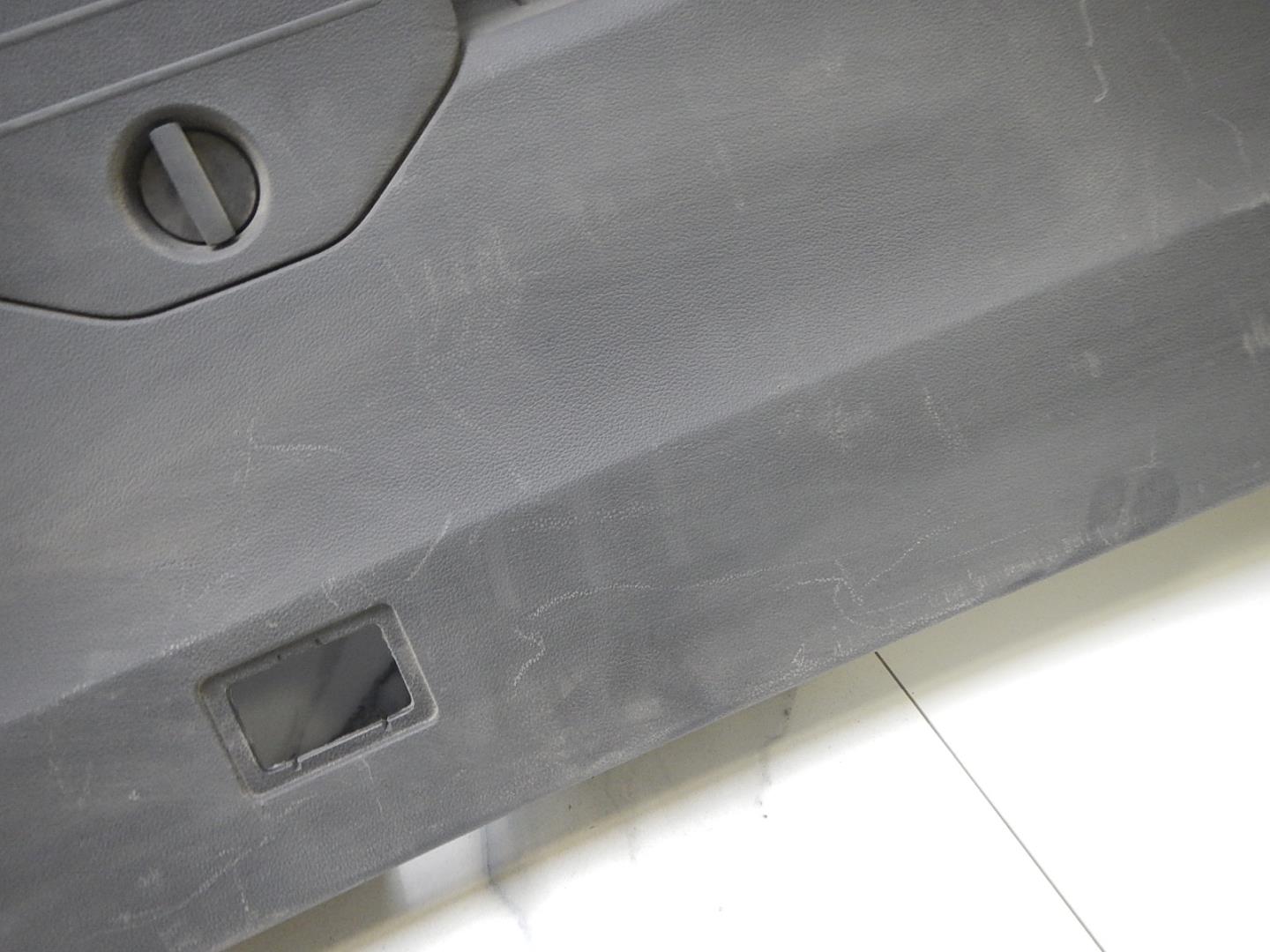 Обшивка двери багажника