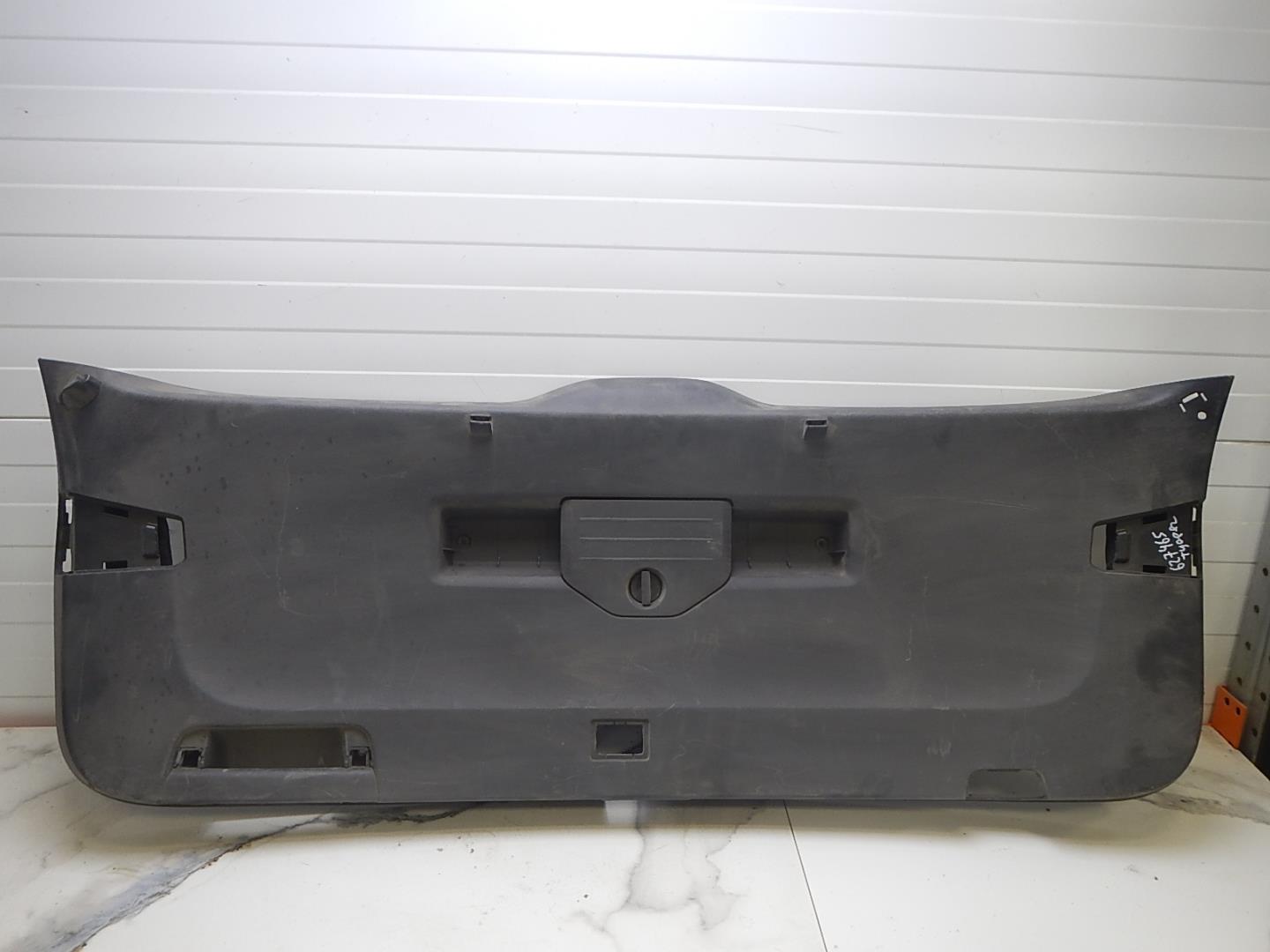 Обшивка двери багажника