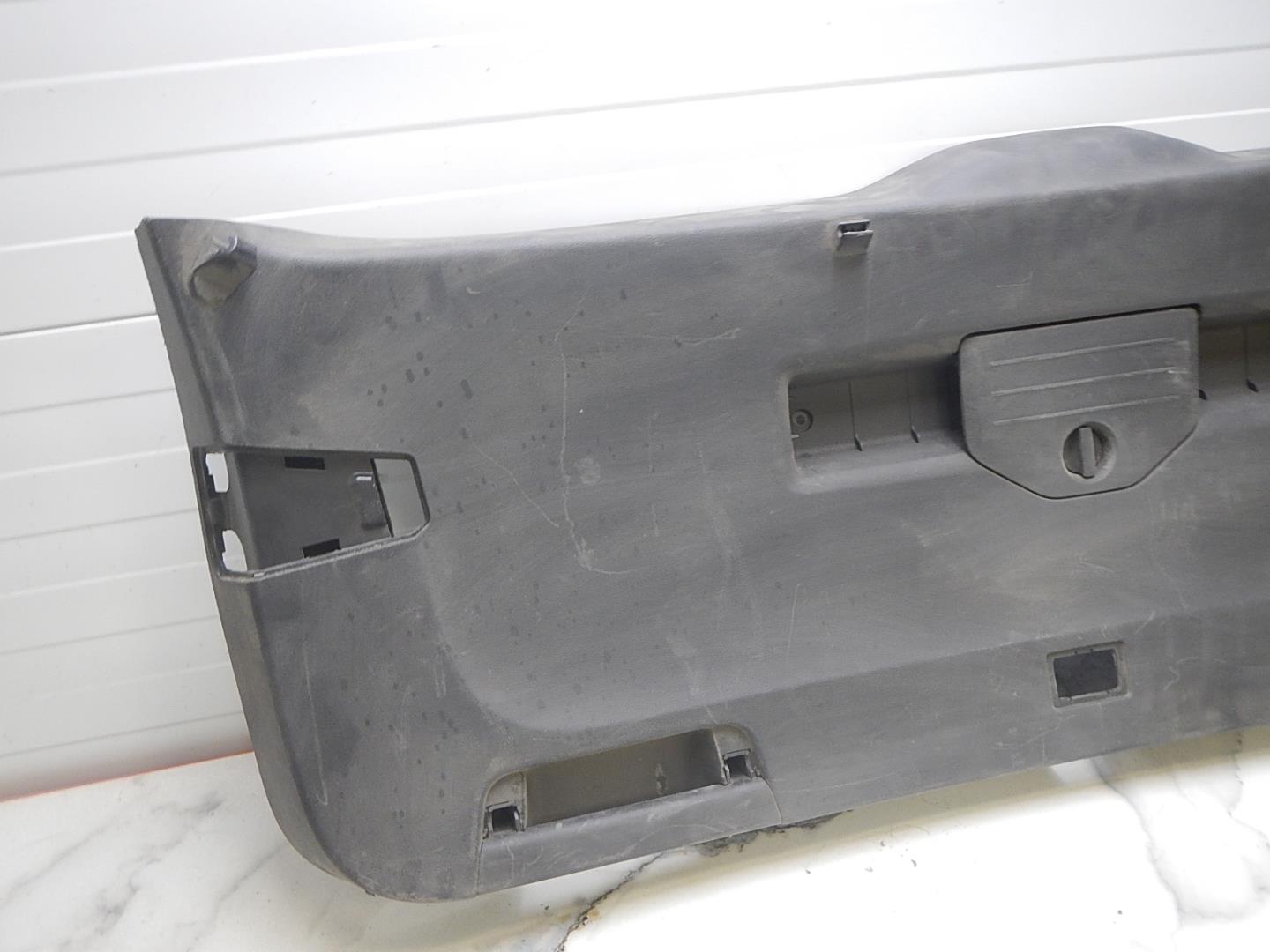 Обшивка двери багажника