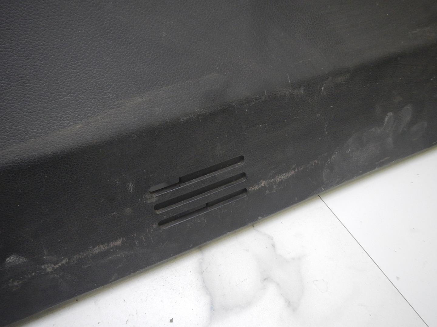 Обшивка двери багажника