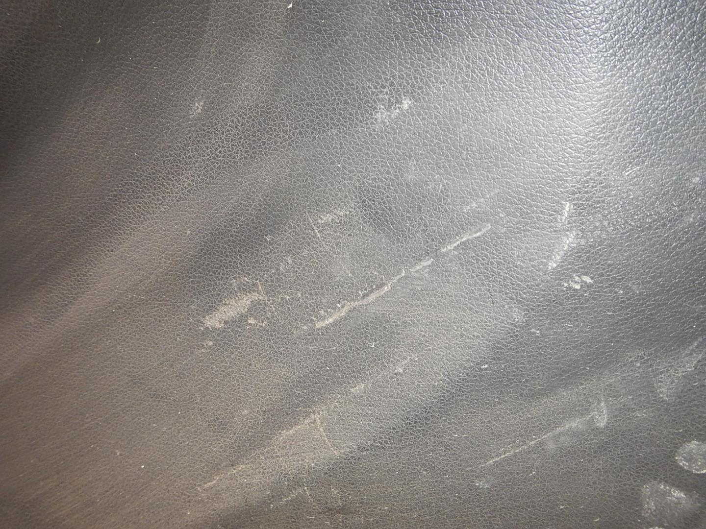 Обшивка двери багажника