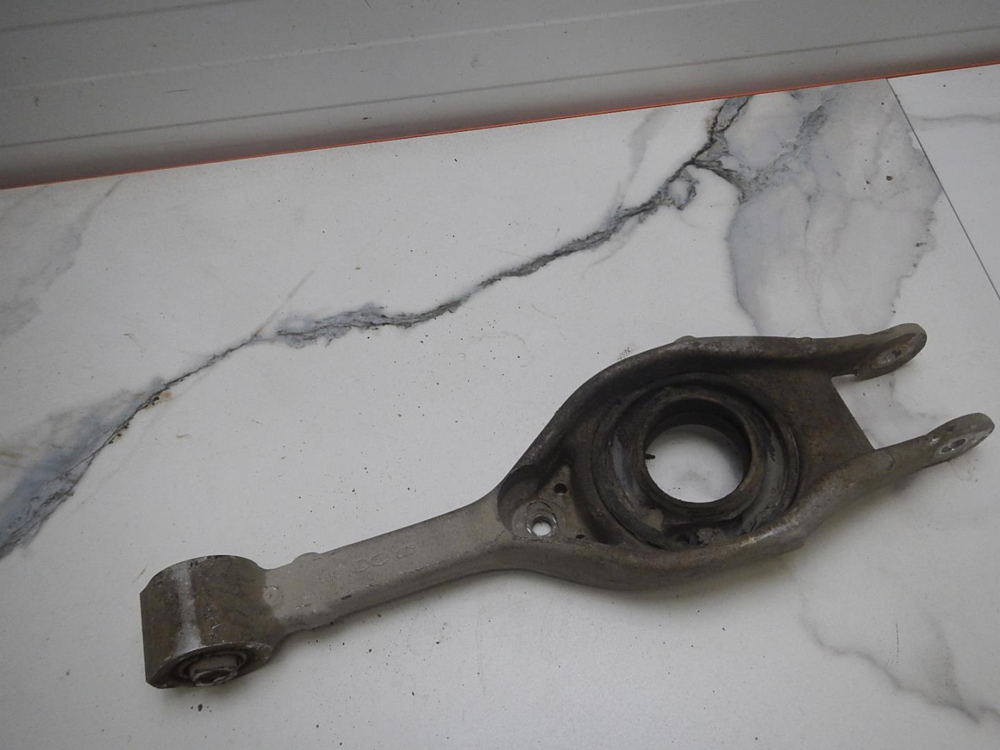 Рычаг задний нижний левый