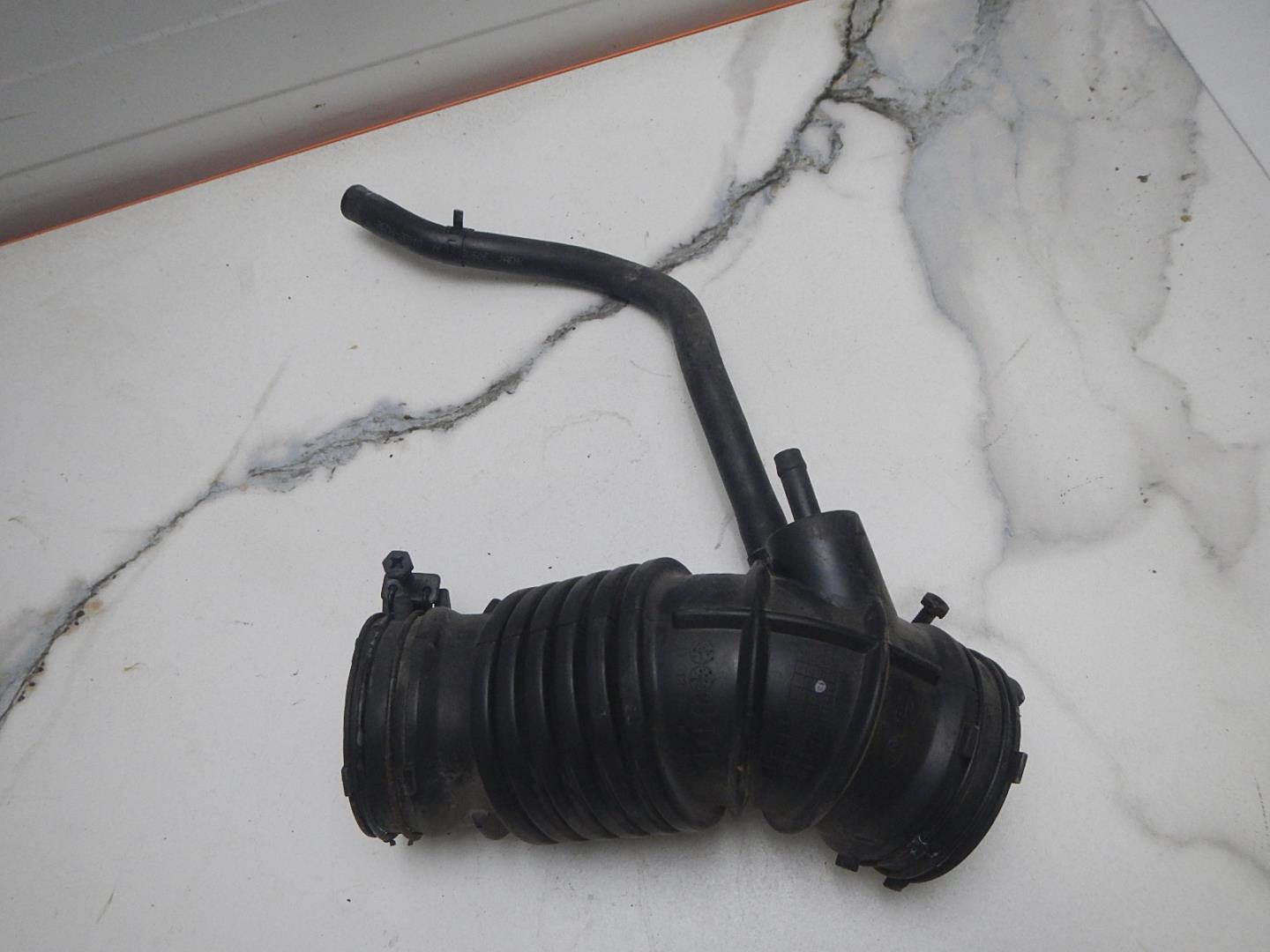 Патрубок воздушного фильтра