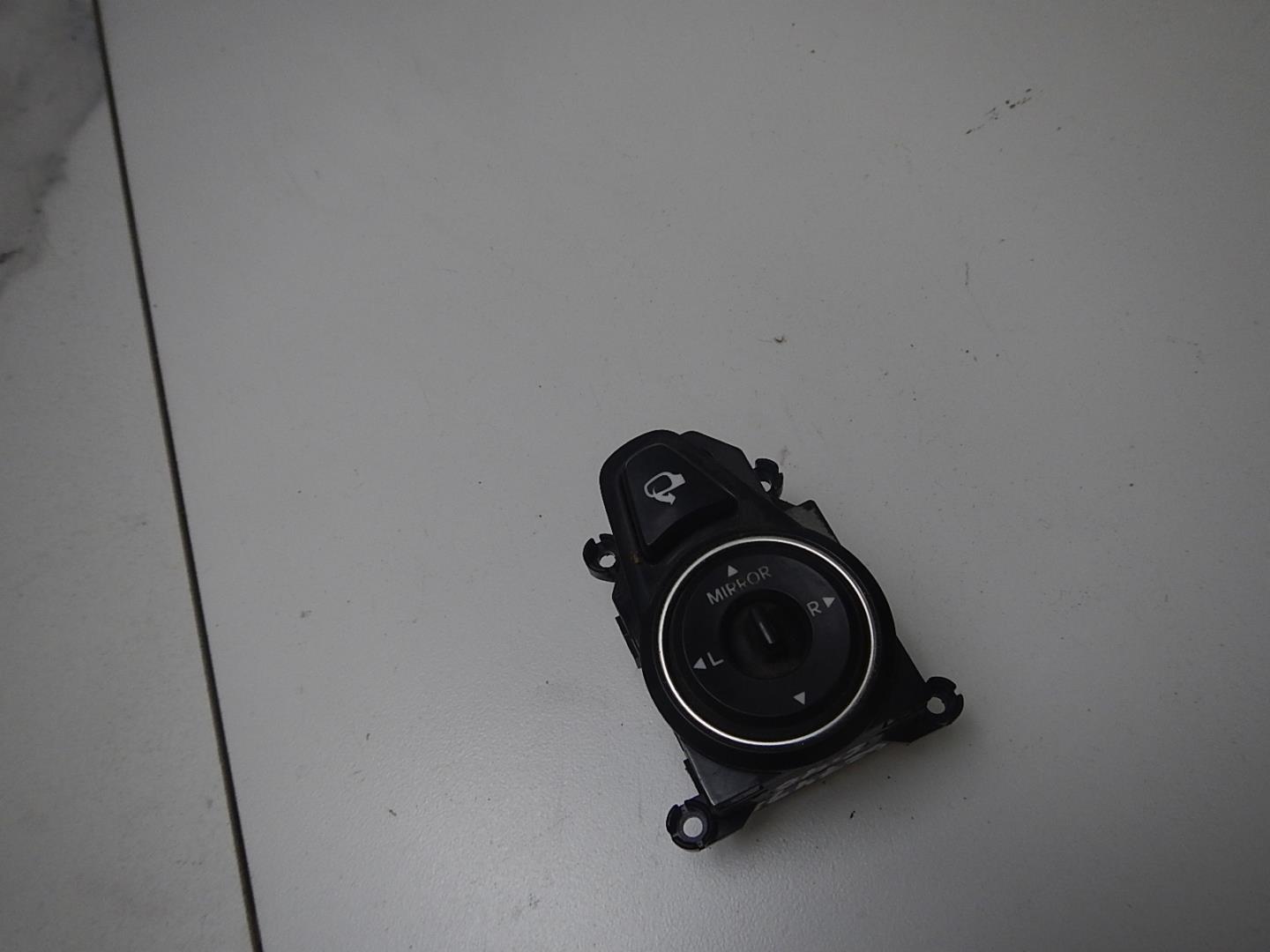 Переключатель регулировки зеркал