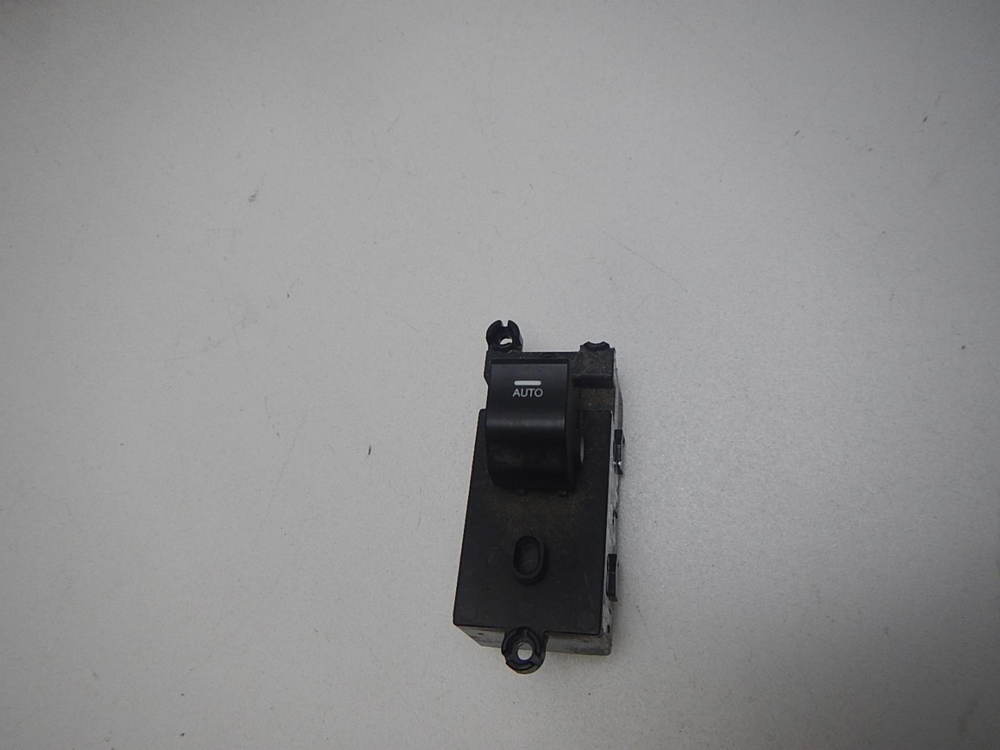 Кнопка стеклоподъемника