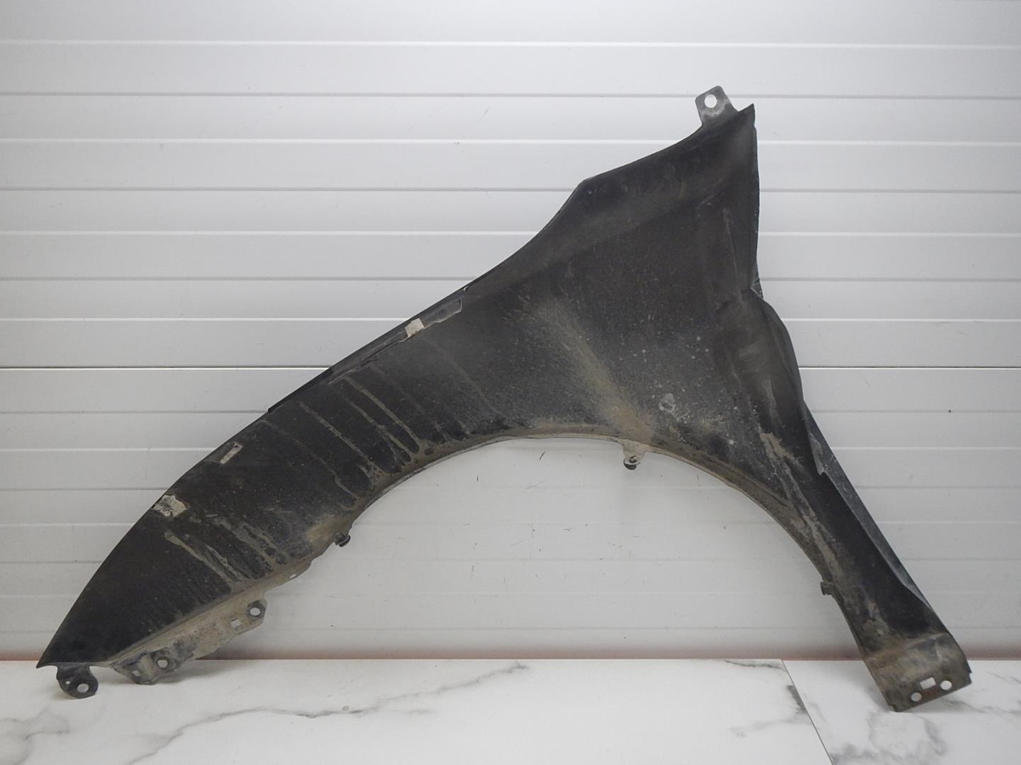 Крыло переднее правое