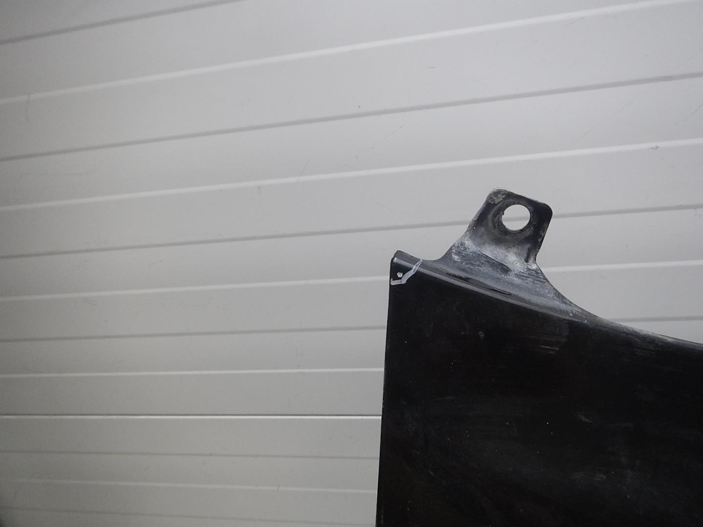 Крыло переднее правое