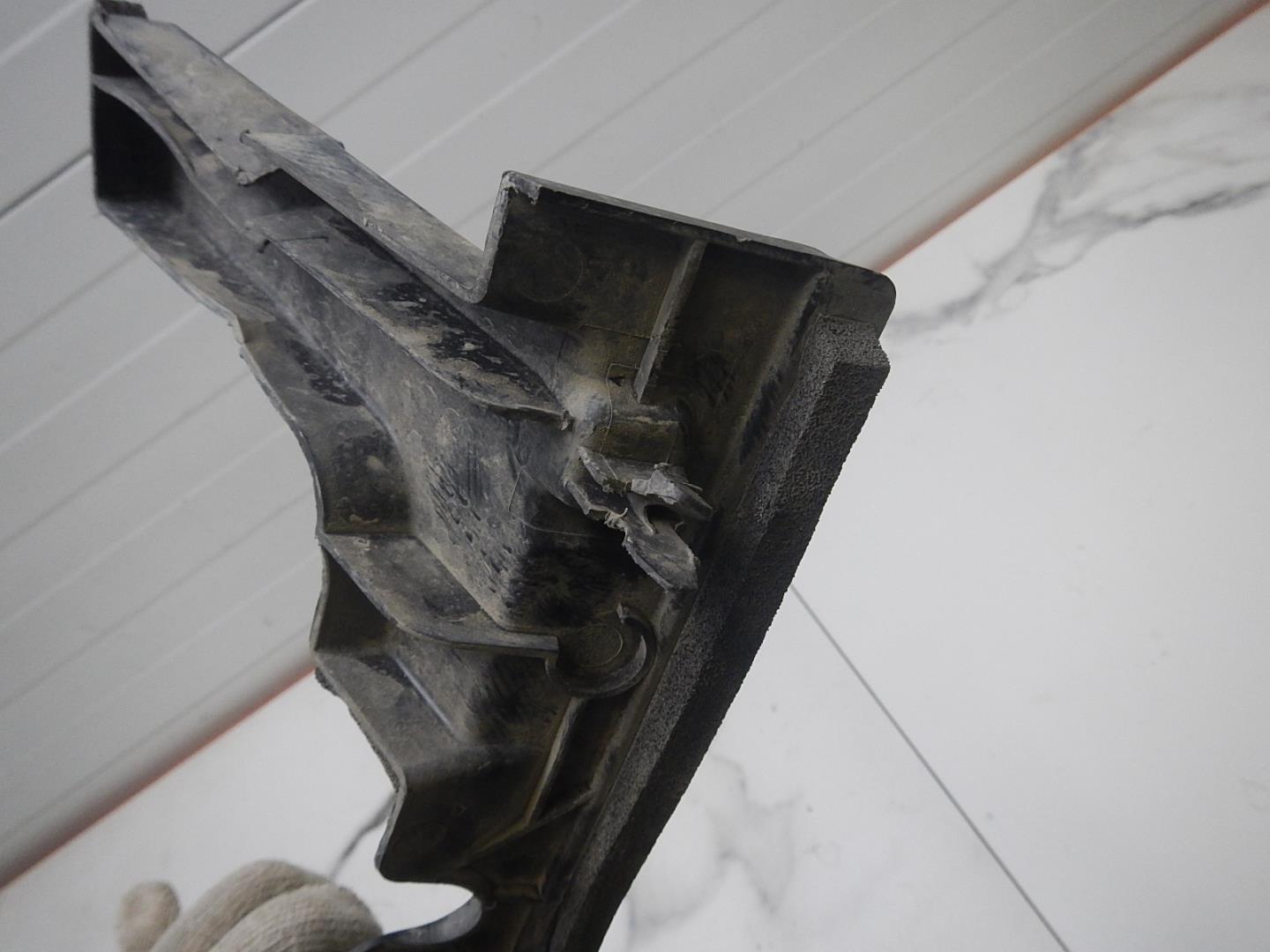 Воздуховод радиатора правый