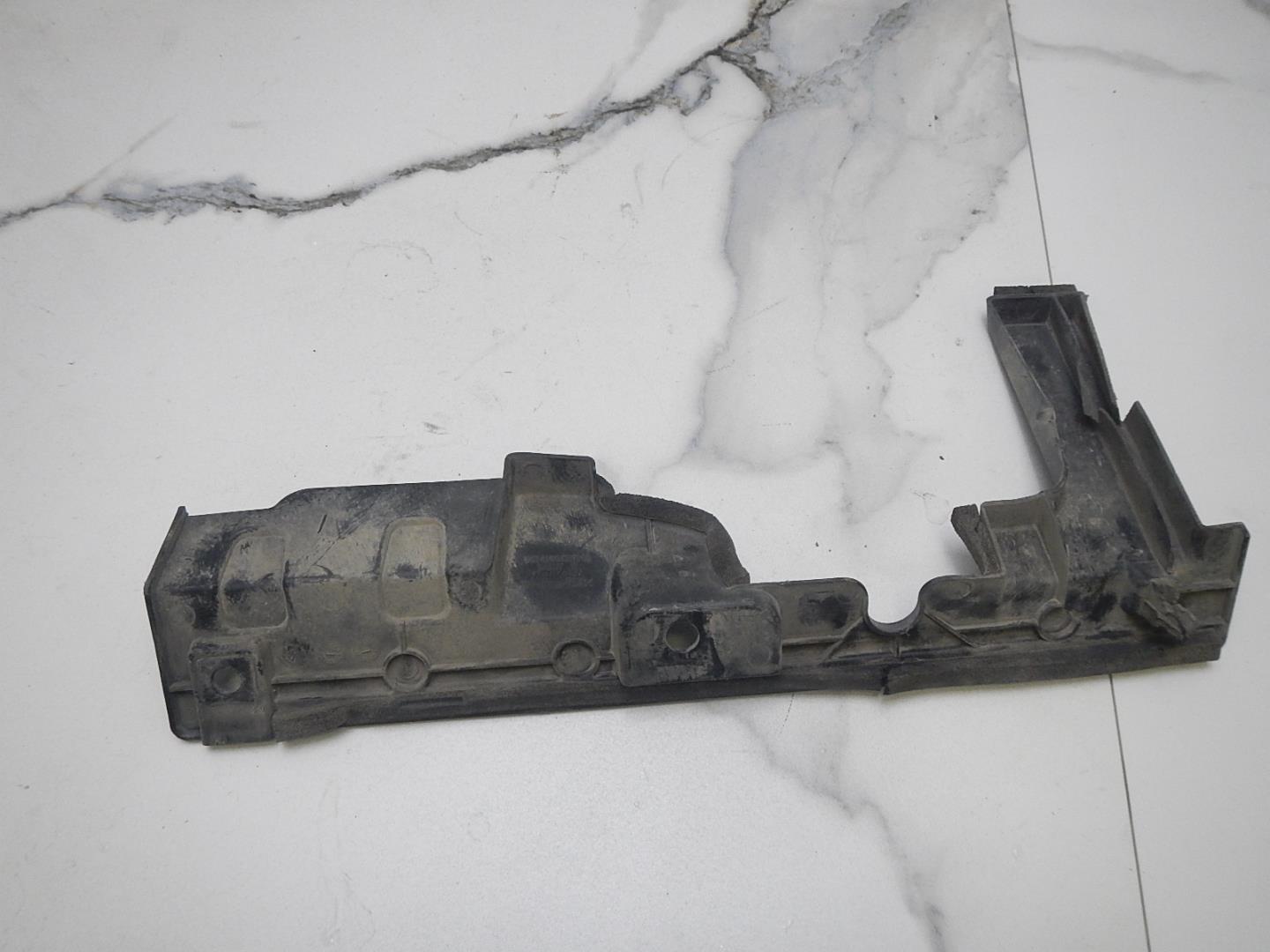 Воздуховод радиатора правый