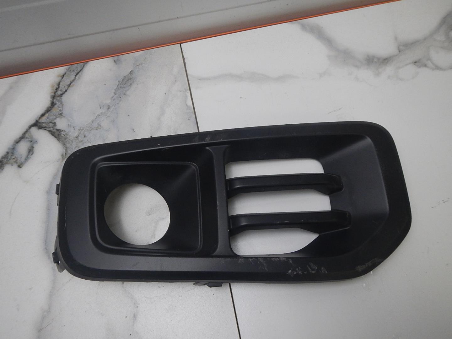 Решетка в бампер правая