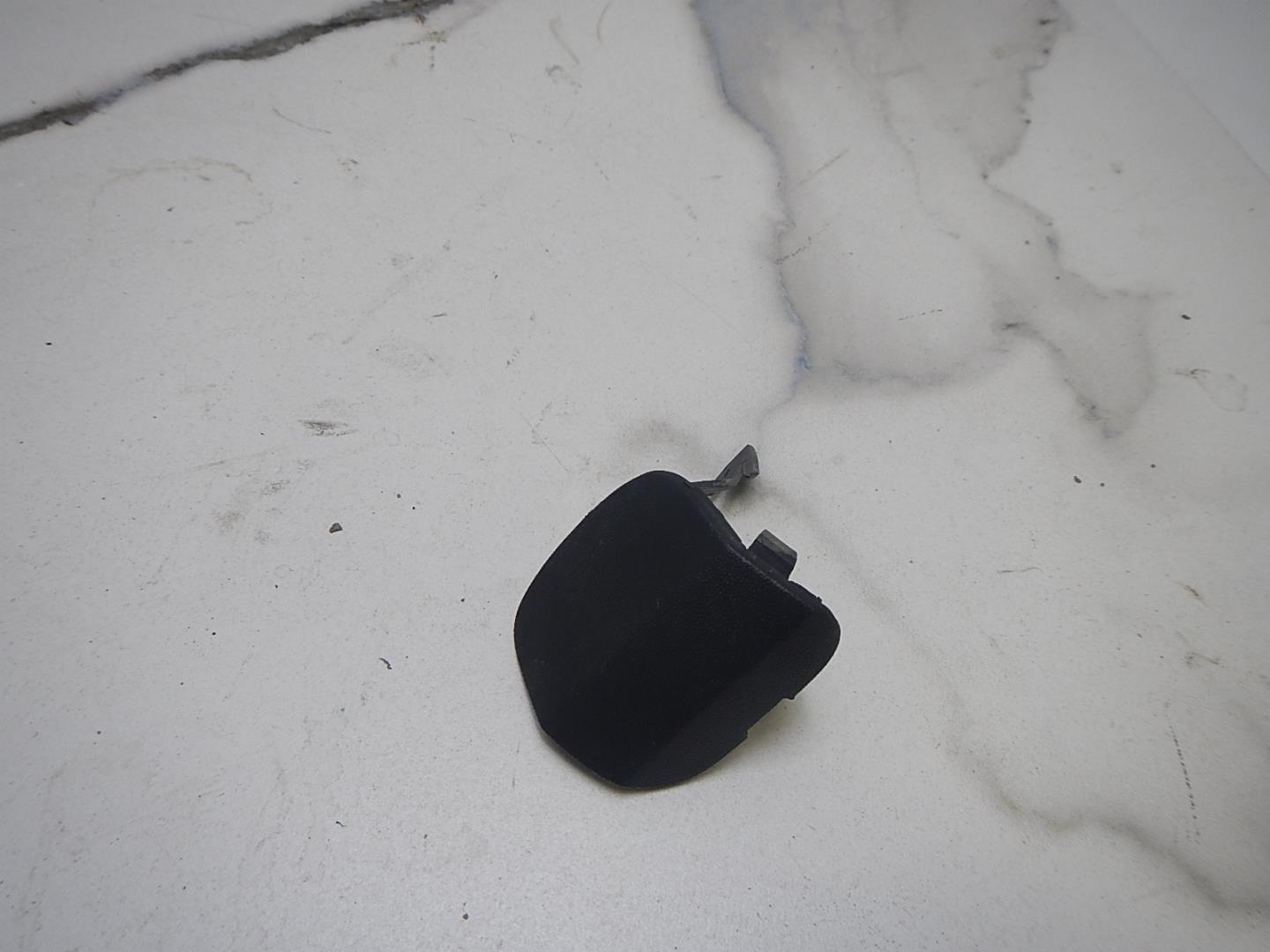 Заглушка буксировочного крюка