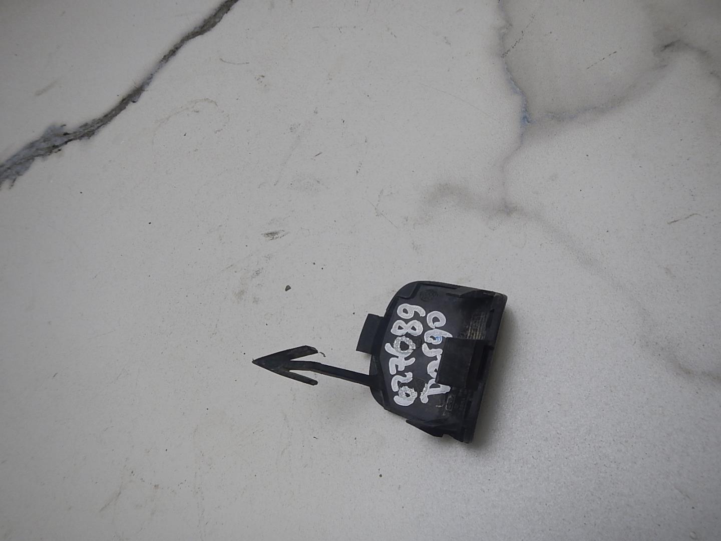 Заглушка буксировочного крюка