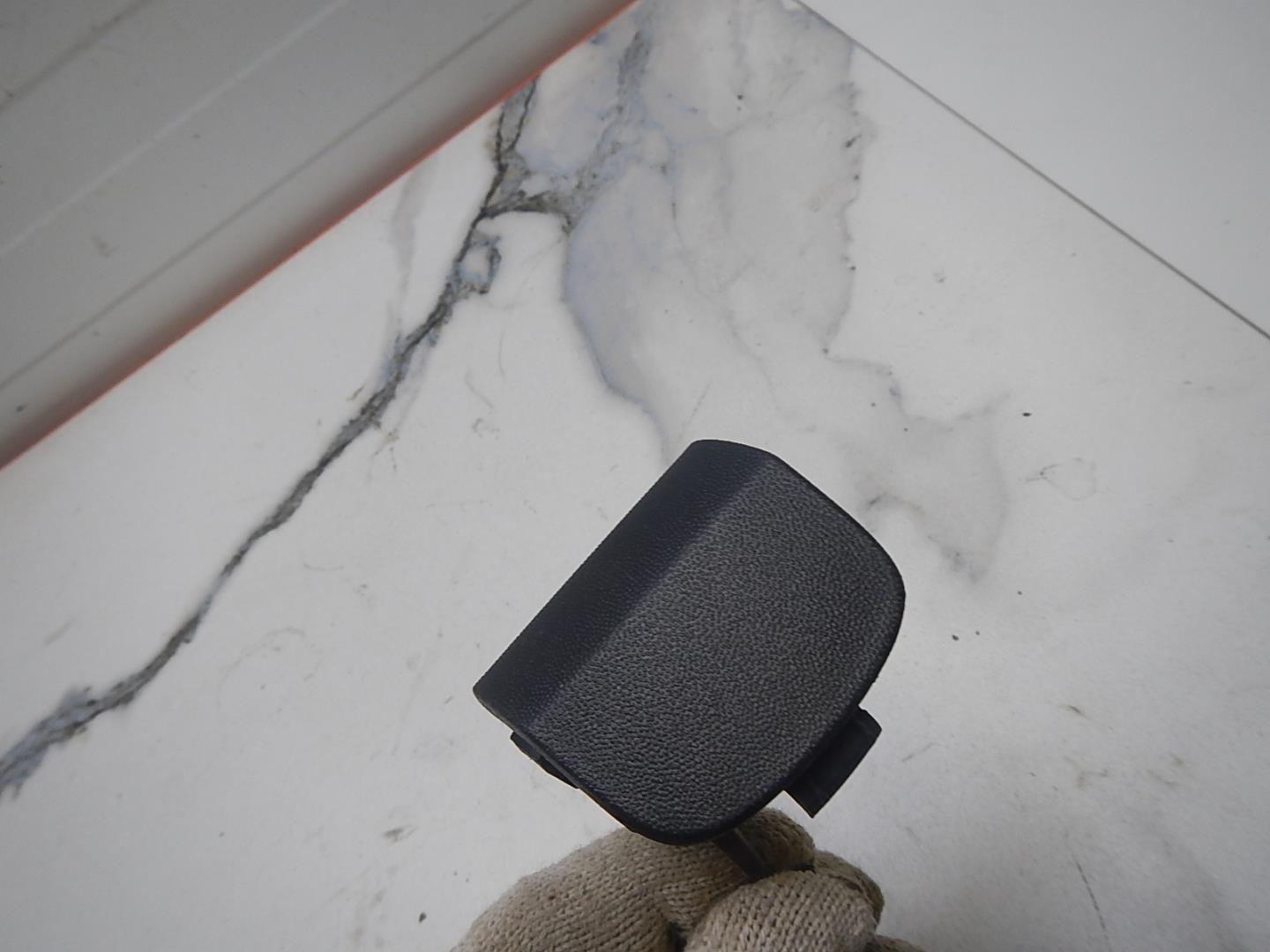 Заглушка буксировочного крюка