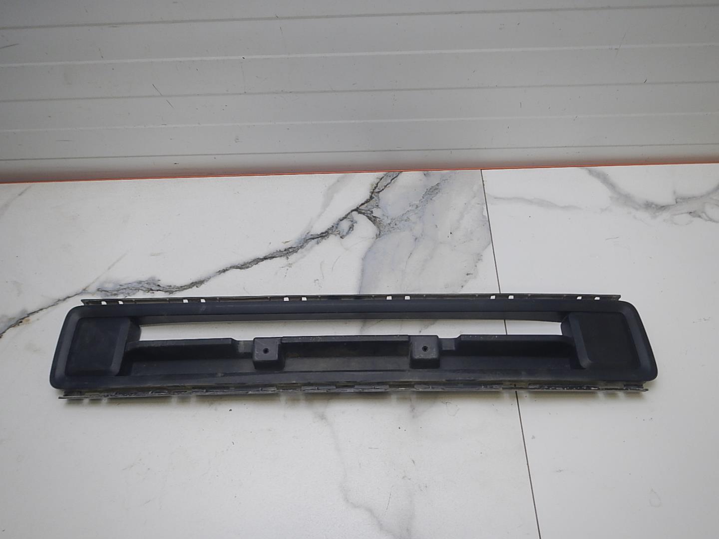 Решетка в бампер центральная