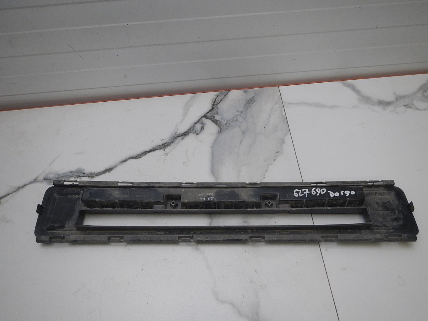 Решетка в бампер центральная