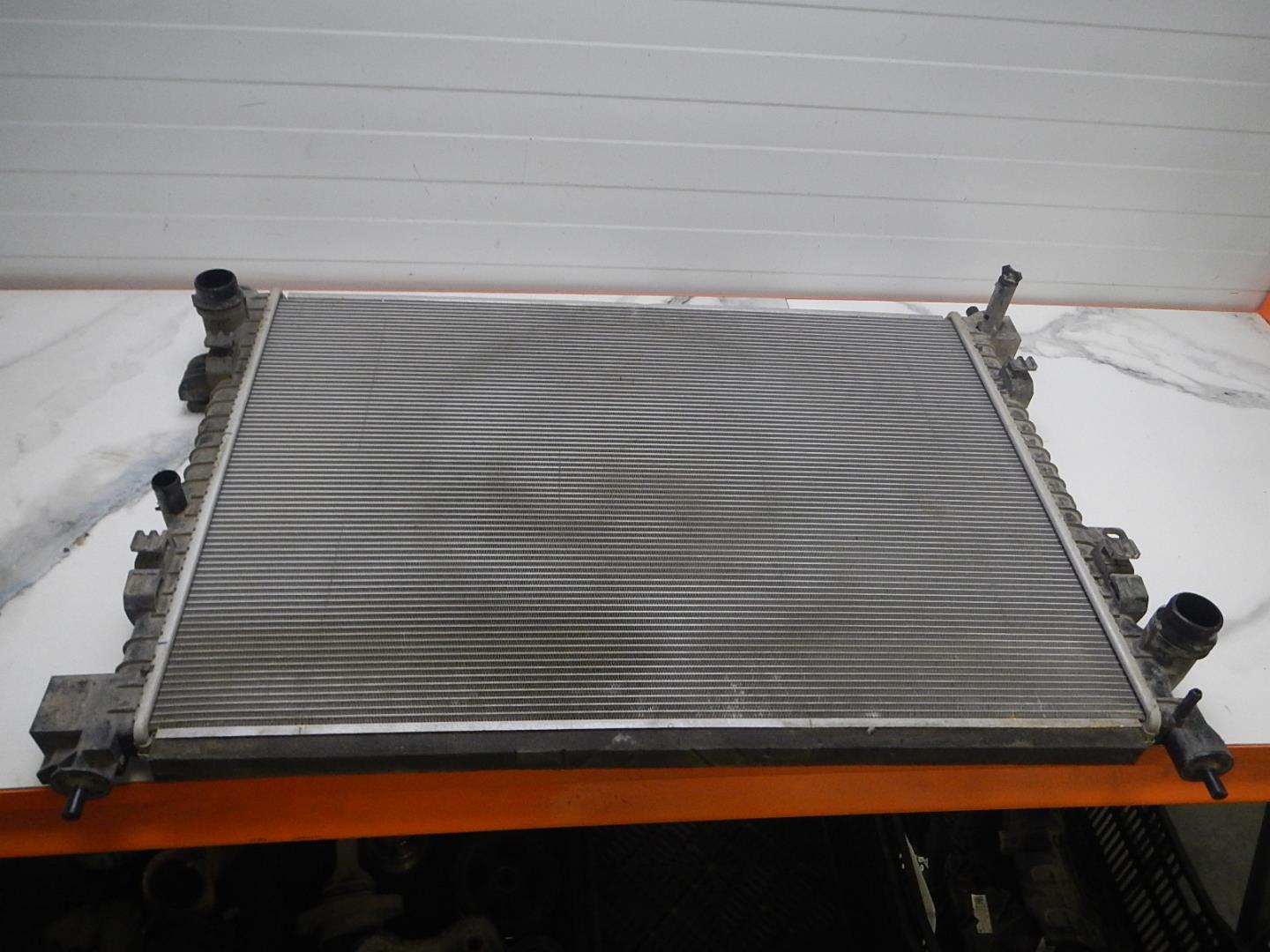 Радиатор охлаждения двигателя основной