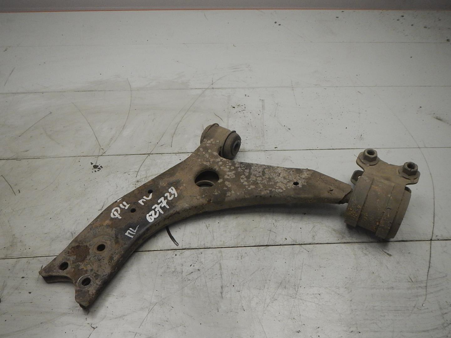 Рычаг передний левый