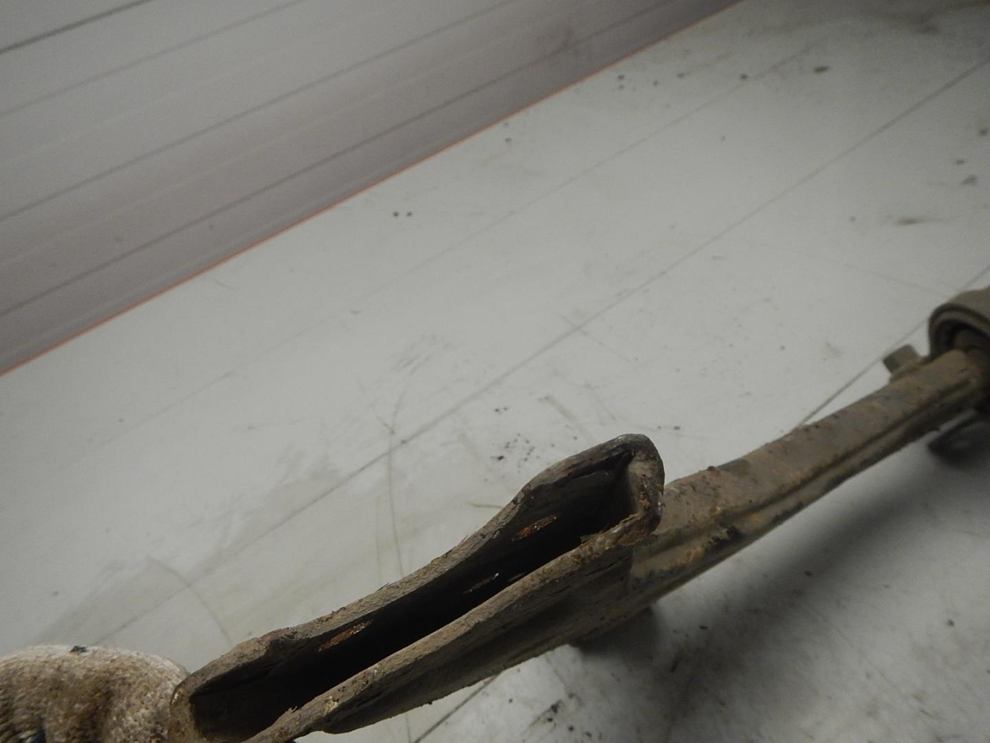 Рычаг передний левый