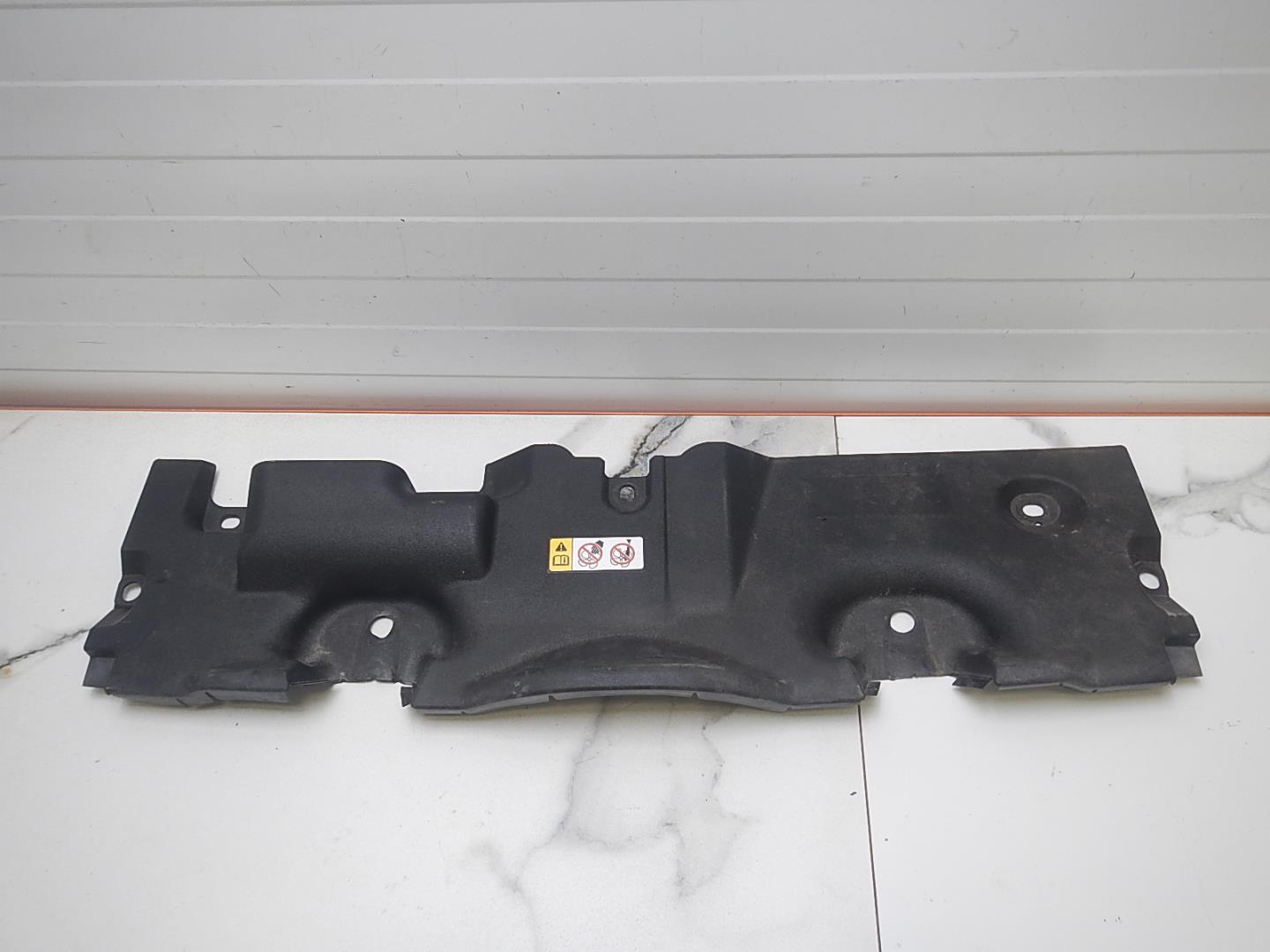 Кожух замка капота