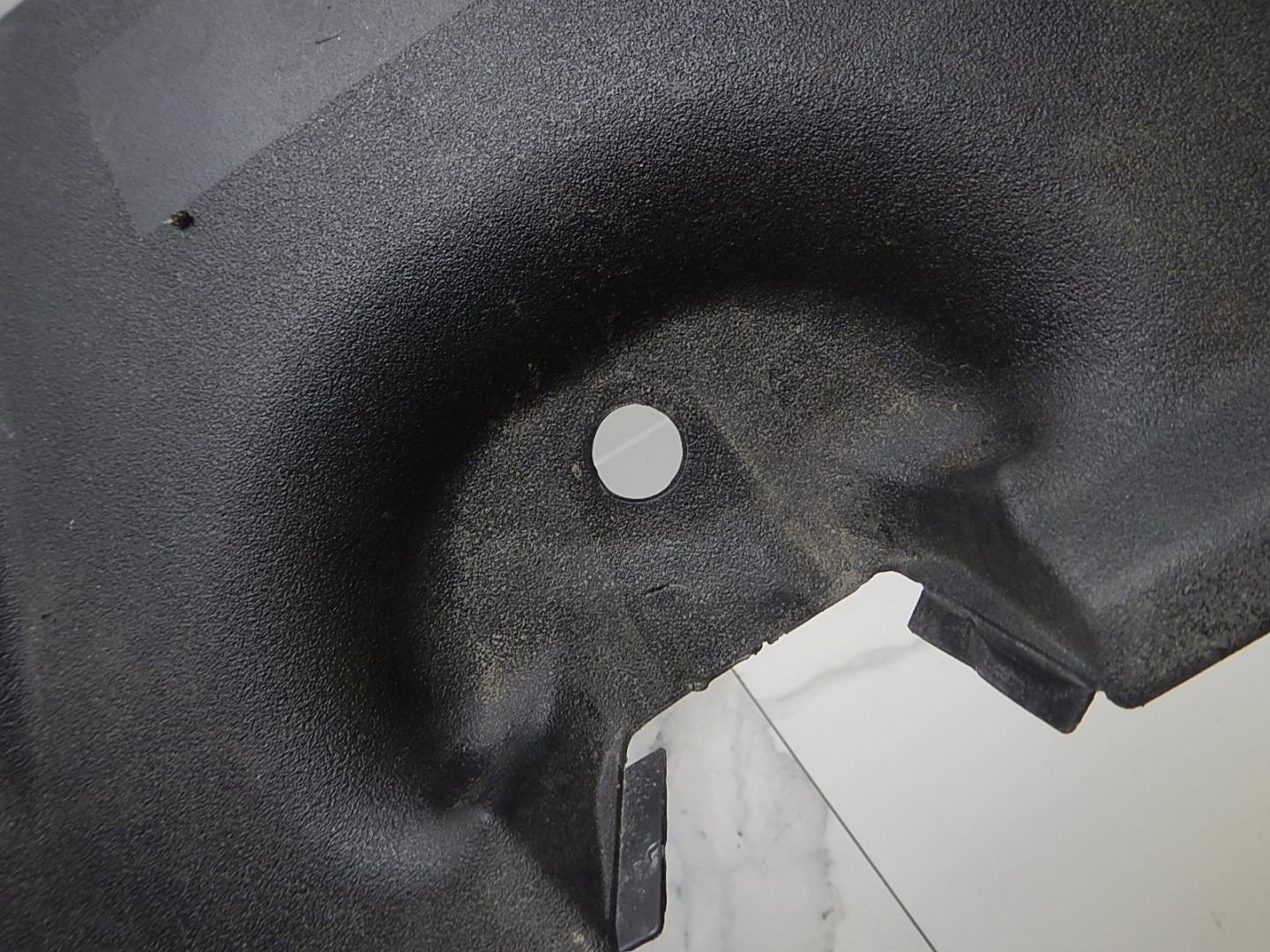 Кожух замка капота