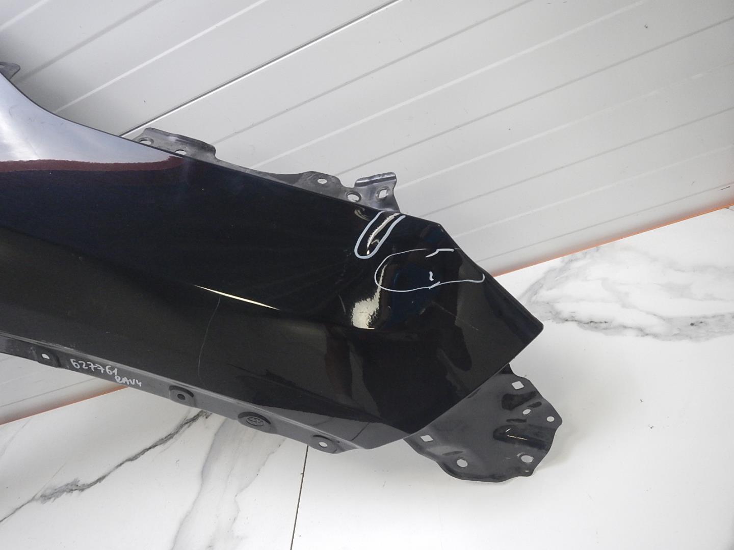 Крыло переднее правое