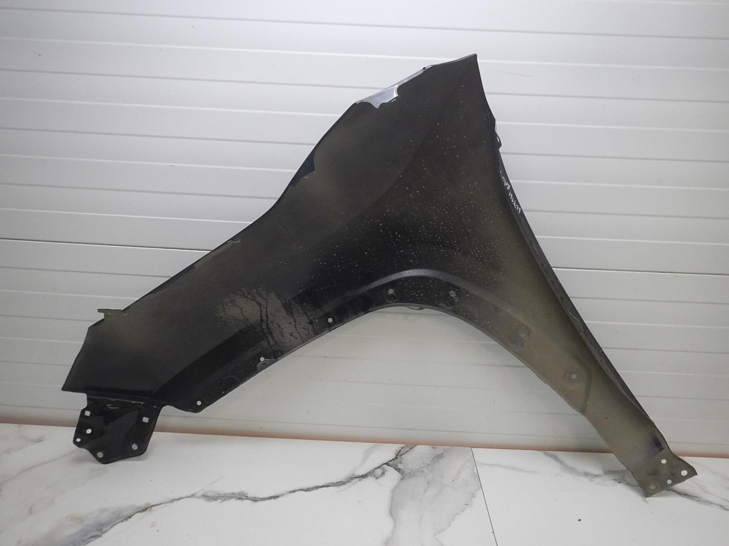 Крыло переднее правое